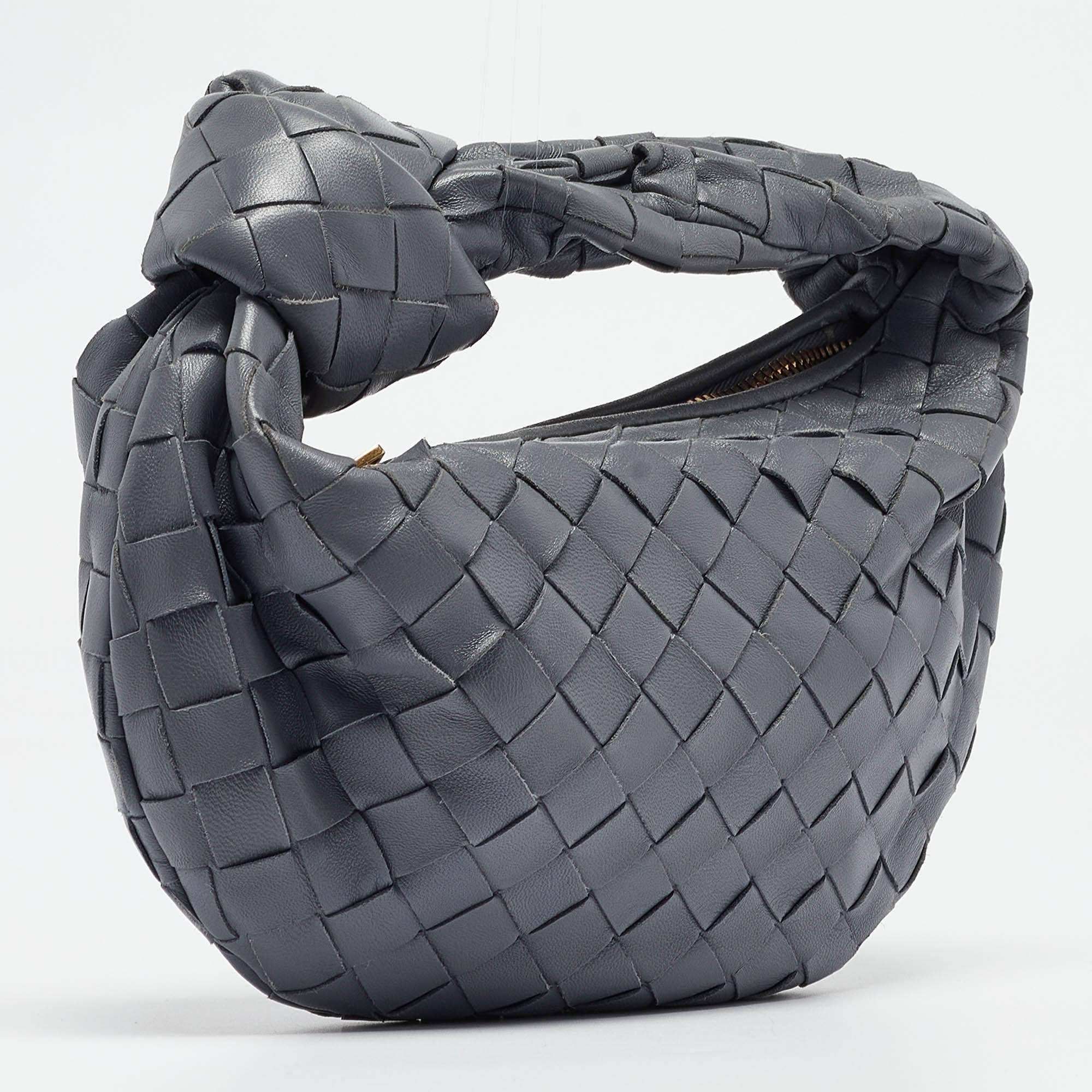 Bottega Veneta Grey Intrecciato Leather Mini Jodie Hobo In Good Condition In Dubai, Al Qouz 2