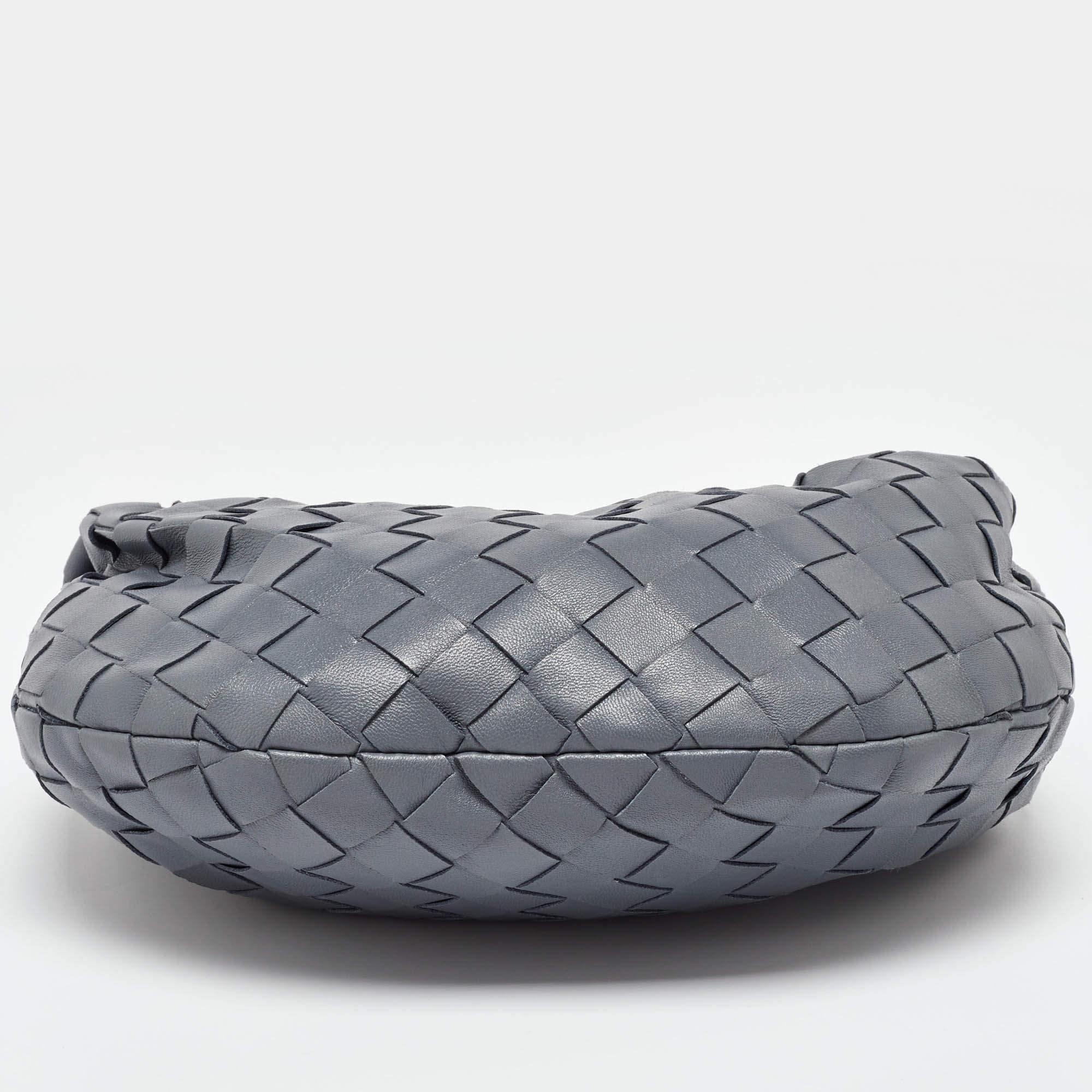 Bottega Veneta Hobo Mini Jodie en cuir Intrecciato gris en vente 1