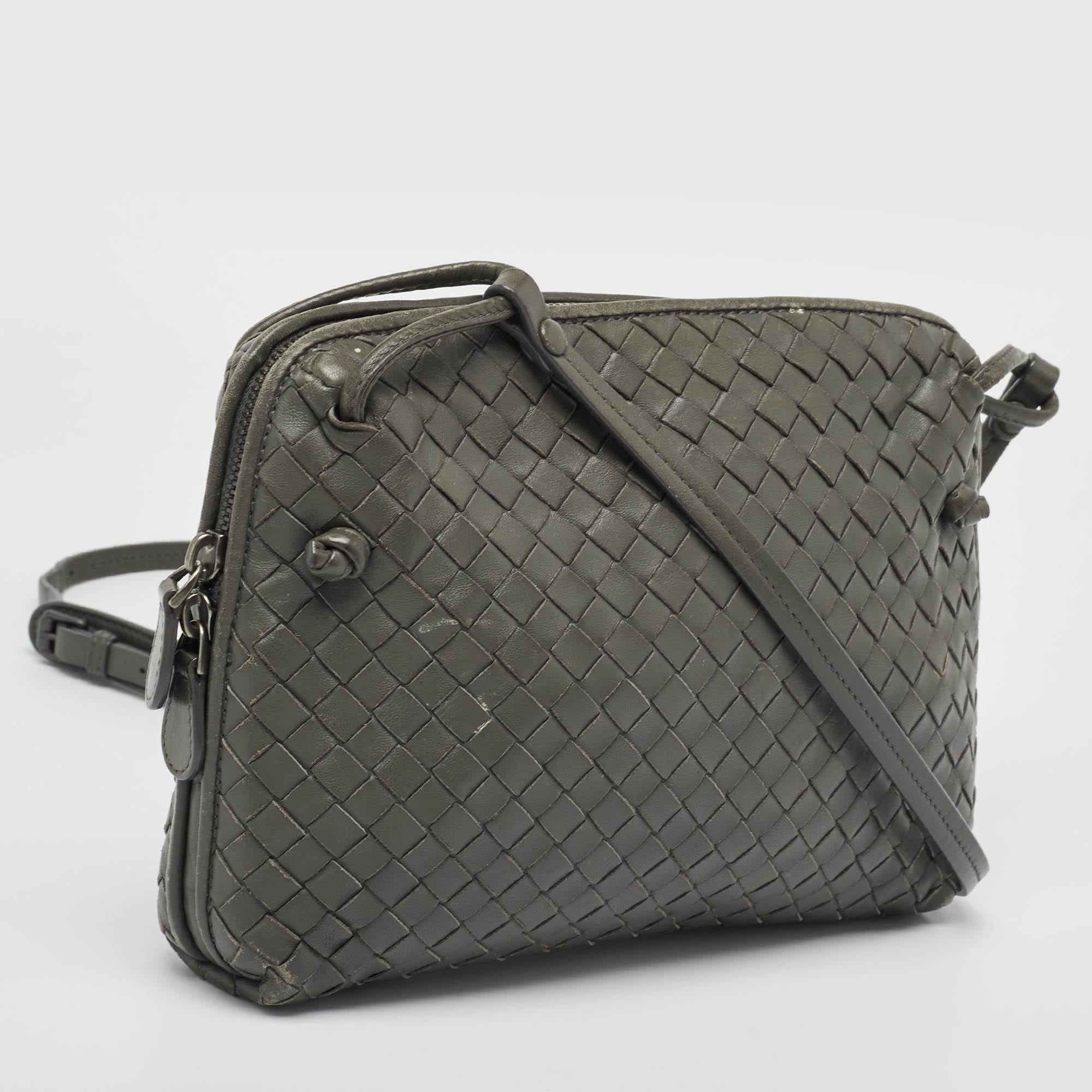 Bottega Veneta Grey Intrecciato Leather Nodini Crossbody Bag In Good Condition In Dubai, Al Qouz 2