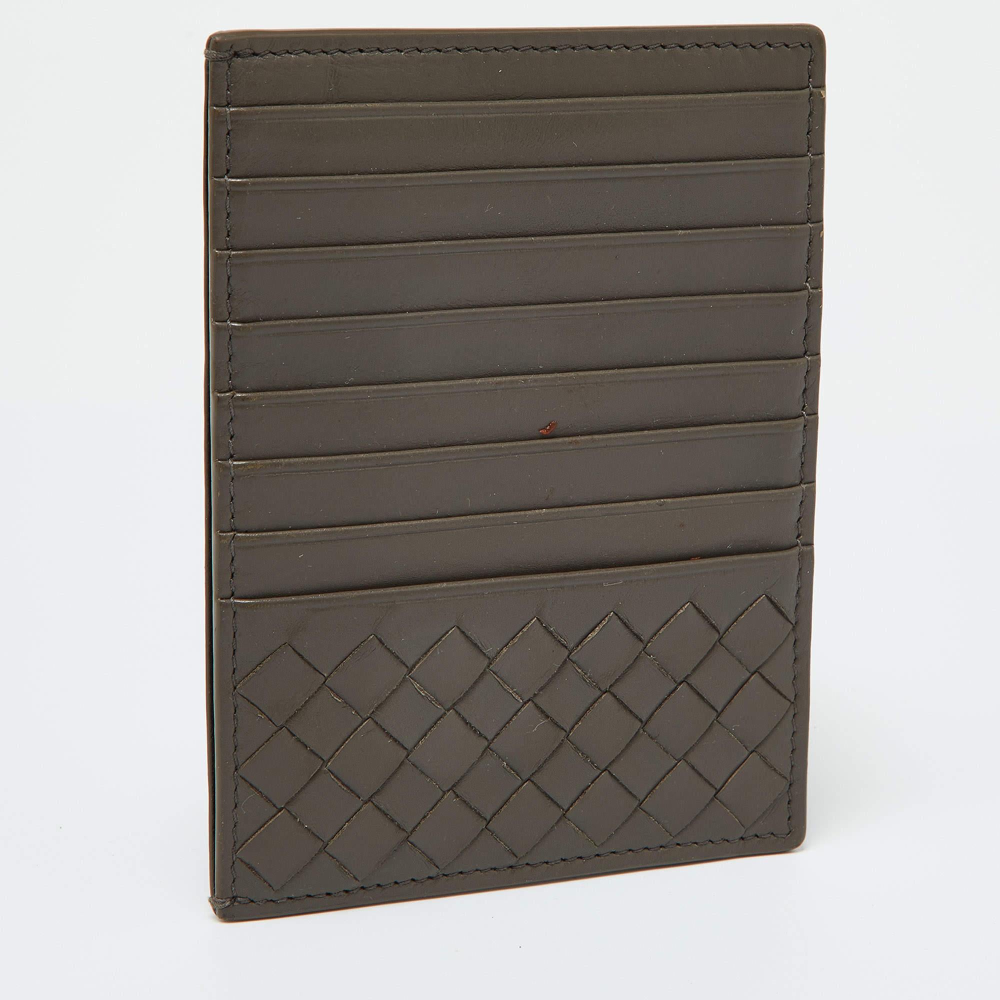 Bottega Veneta Grey Intrecciato Leather Zip Card Holder In Fair Condition For Sale In Dubai, Al Qouz 2