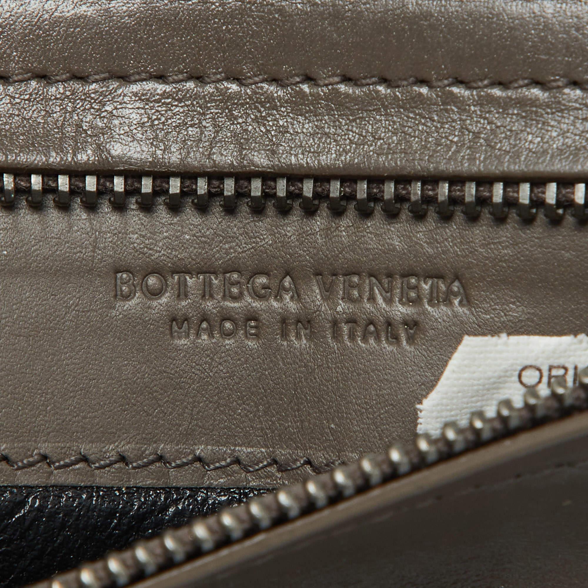 Bottega Veneta Grey Intrecciato Leather Zip Card Holder For Sale 3