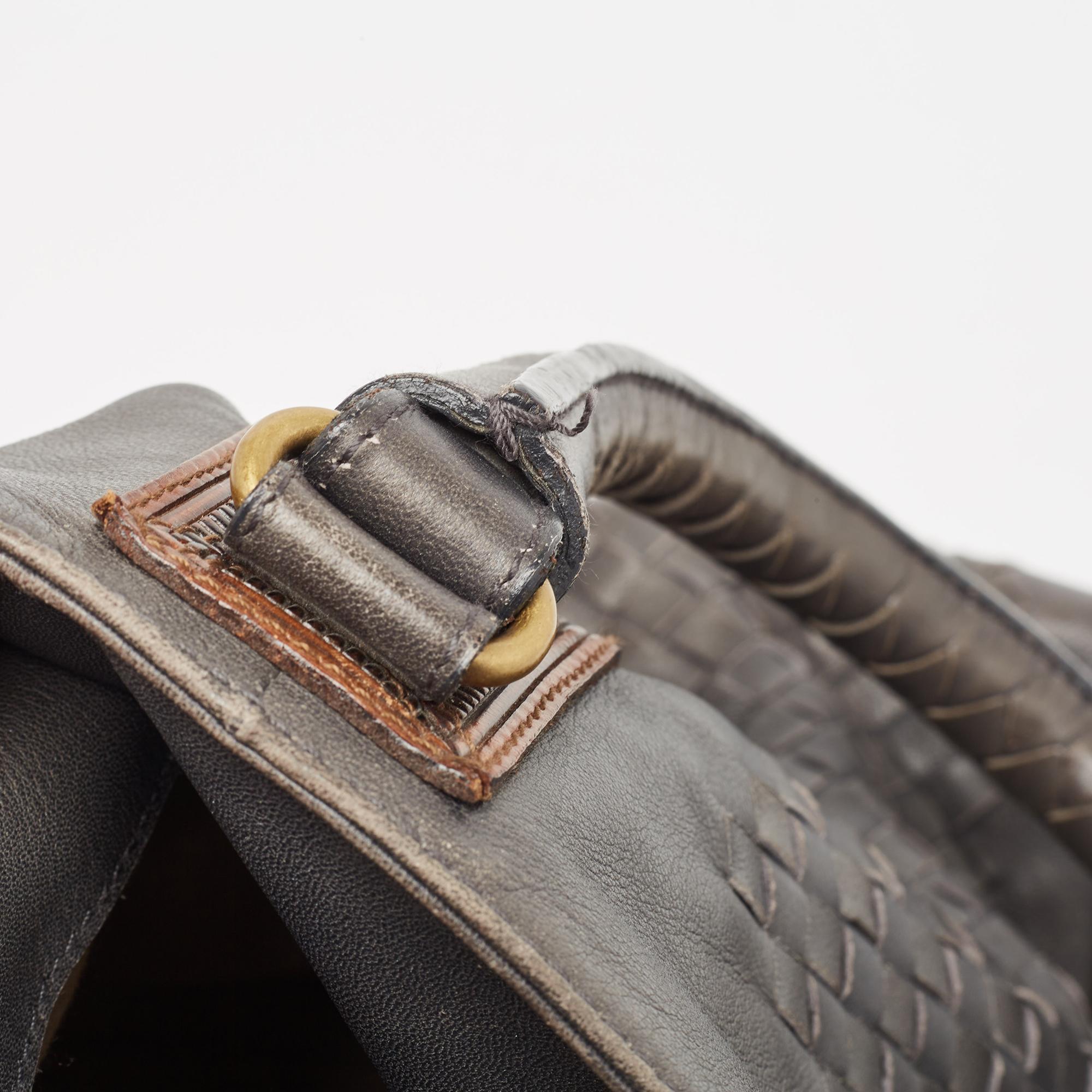 Bottega Veneta Grey Intrecciato Leather Zip Detail Tote For Sale 8