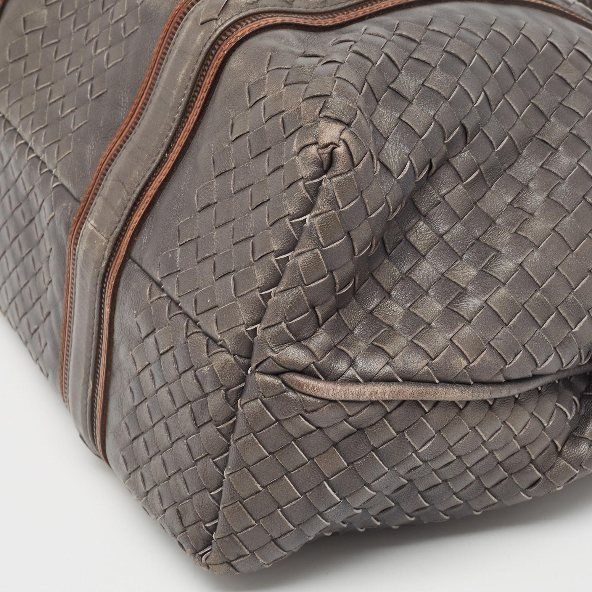 Bottega Veneta Grey Intrecciato Leather Zip Detail Tote For Sale 5