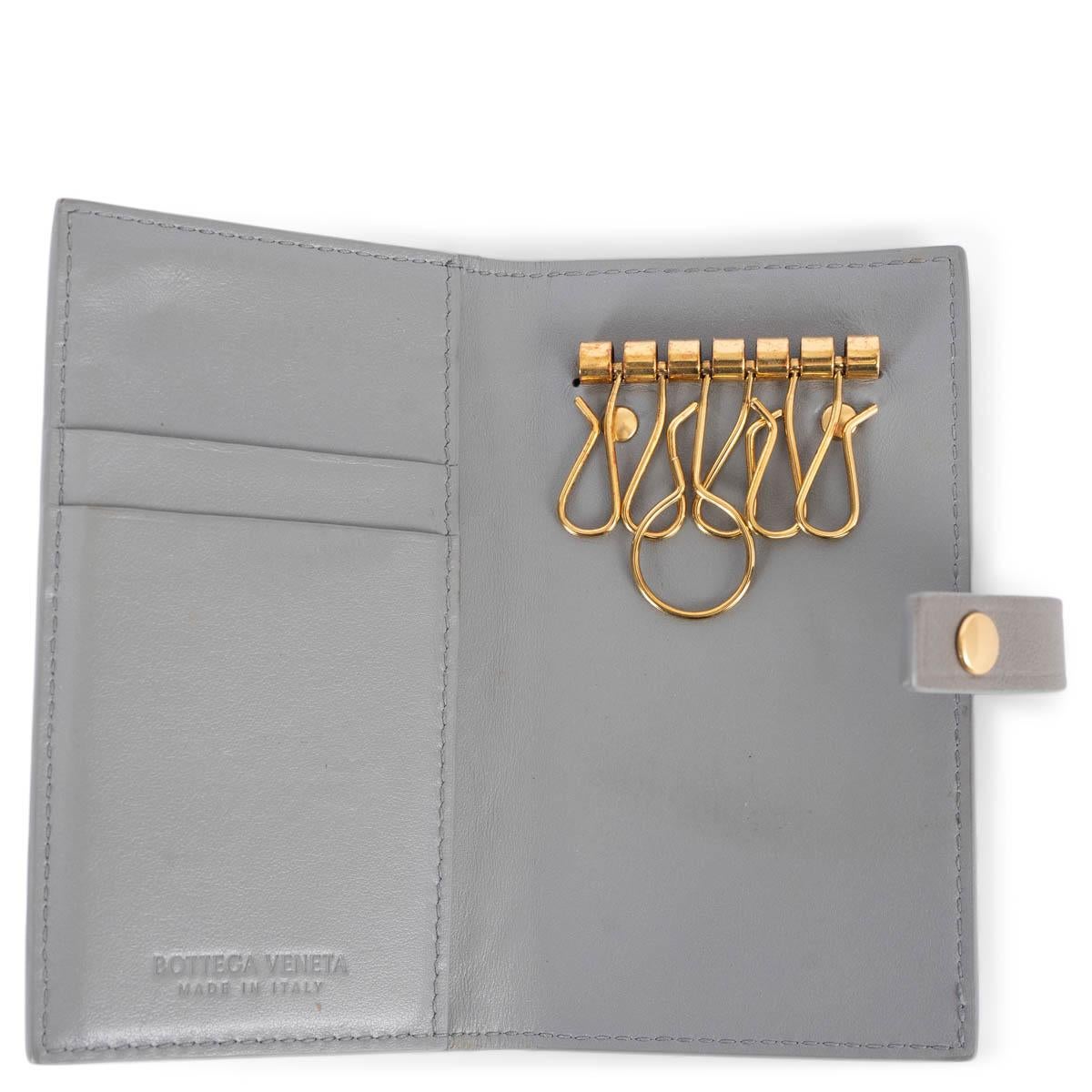 BOTTEGA VENETA grey leather INTRECCIATO KEY & CARD Wallet In Excellent Condition For Sale In Zürich, CH