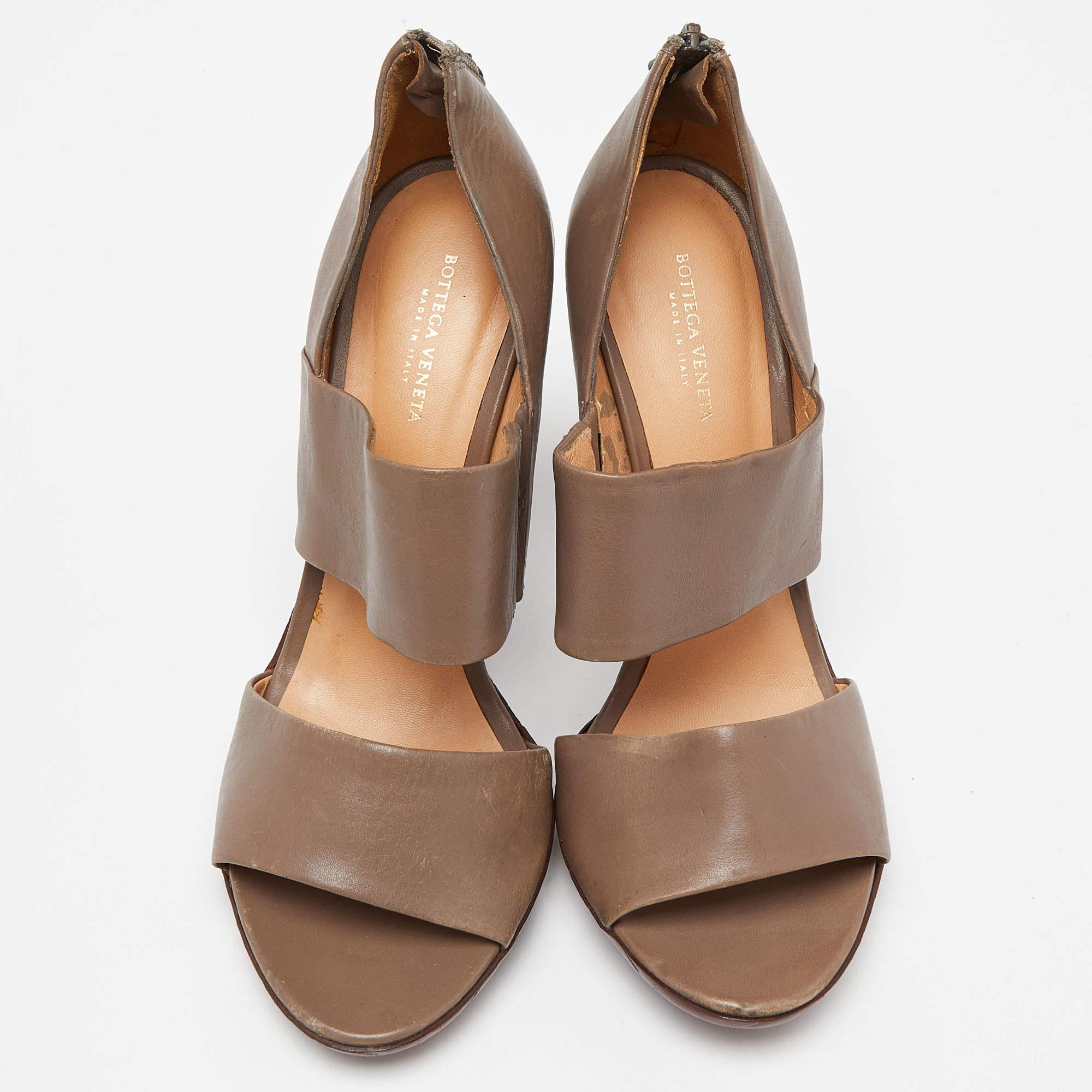 Marron Bottega Veneta - Sandales à brides en cuir gris - Taille 37,5 en vente