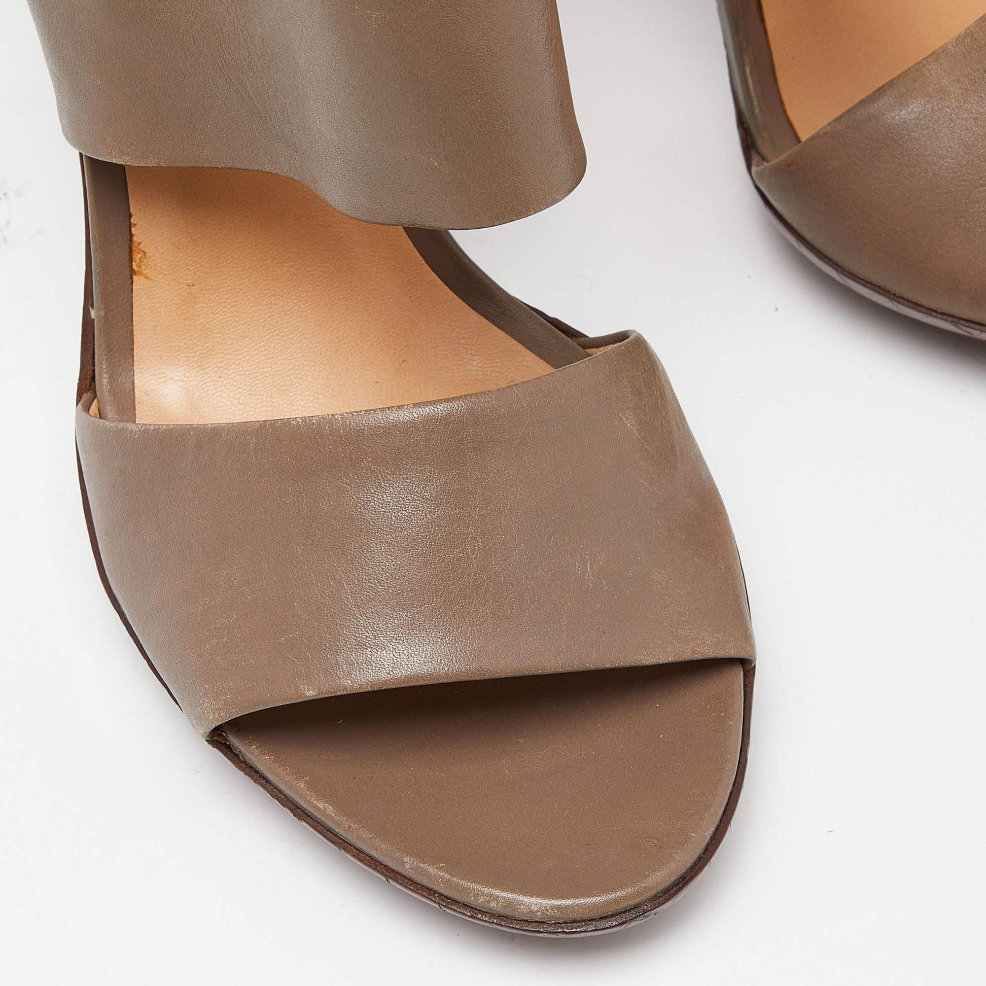 Bottega Veneta - Sandales à brides en cuir gris - Taille 37,5 en vente 3