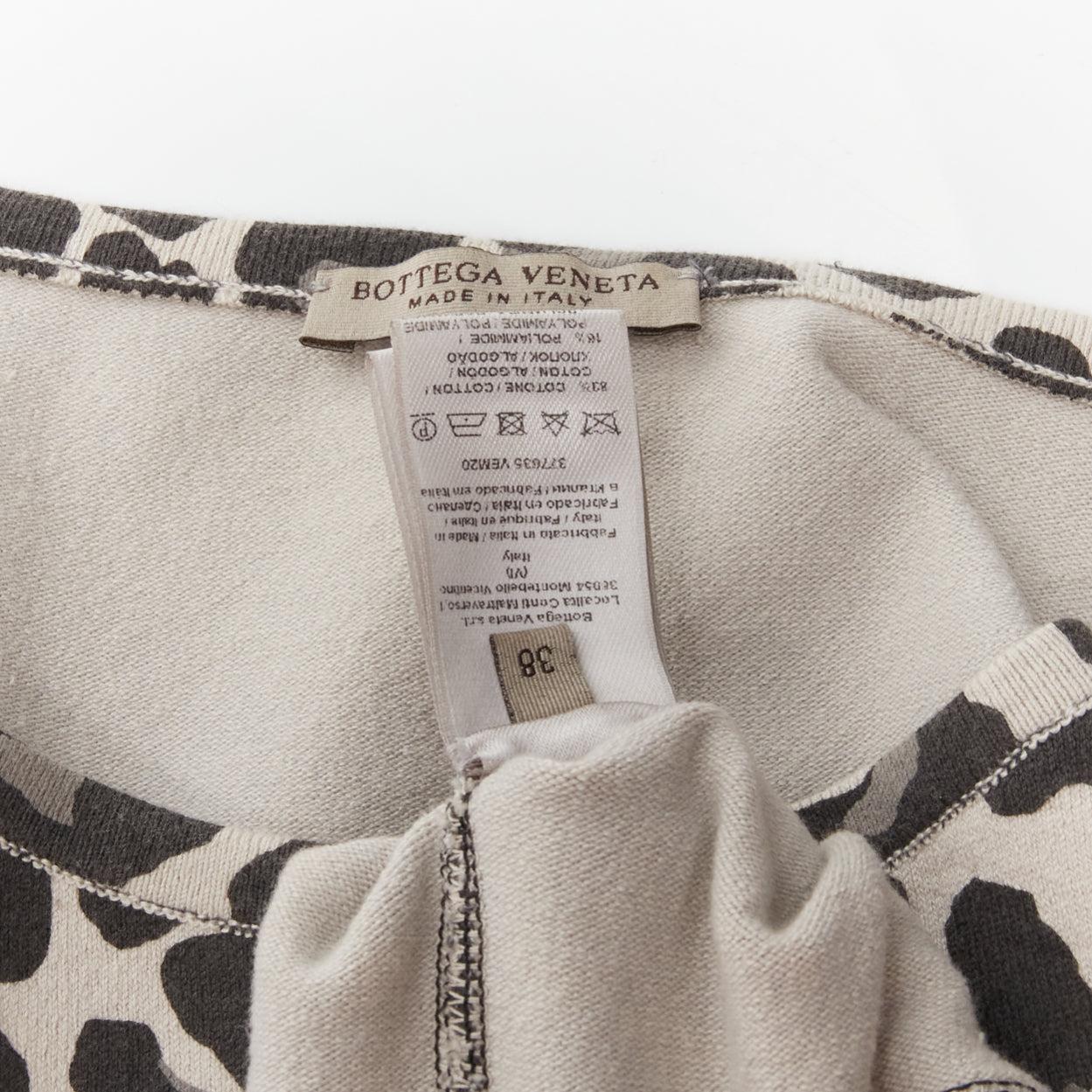 BOTTEGA VENETA Graues Oberteil aus Baumwollmischung mit Leopardenmuster und halber Knopfleiste IT38 XS im Angebot 6