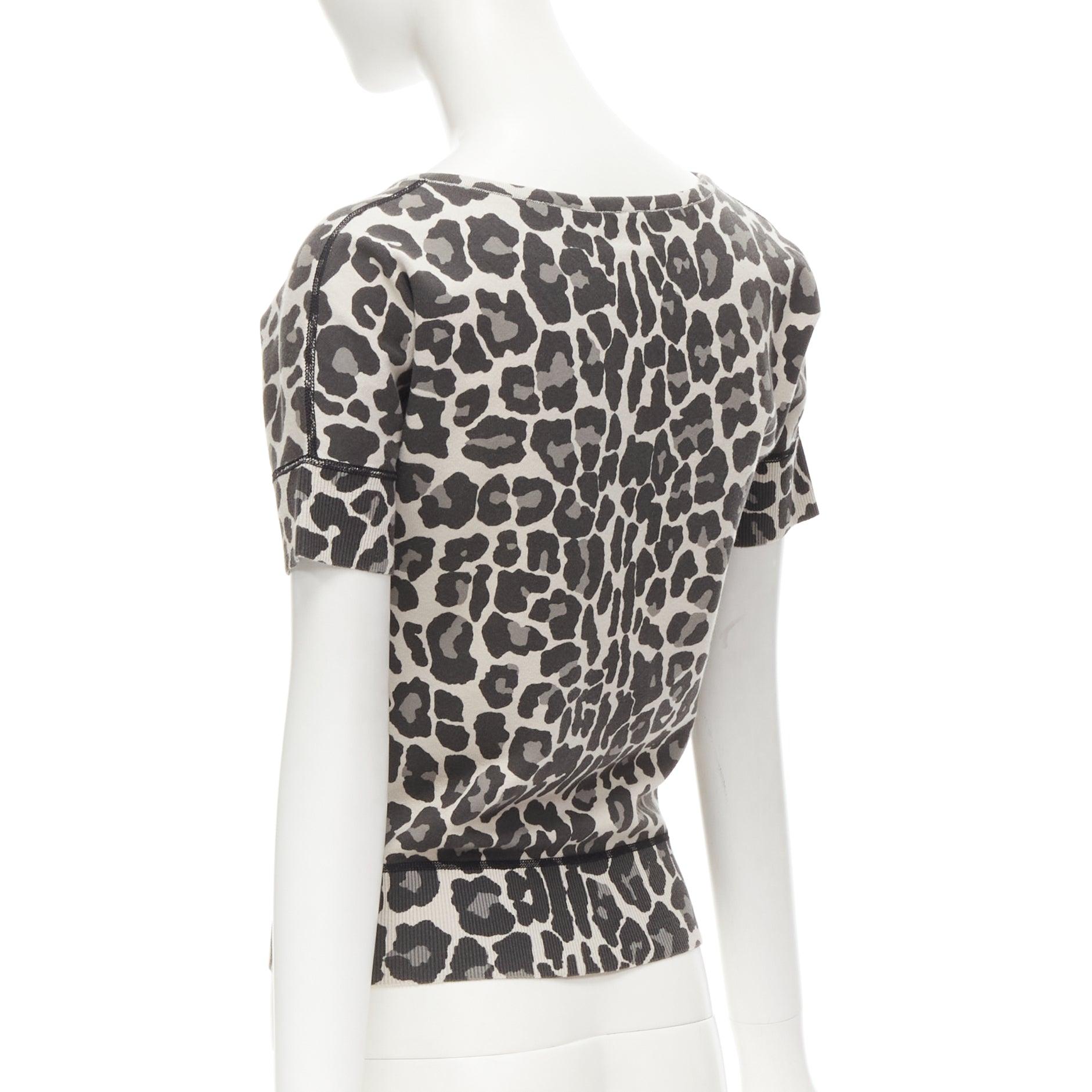 BOTTEGA VENETA Graues Oberteil aus Baumwollmischung mit Leopardenmuster und halber Knopfleiste IT38 XS im Angebot 2