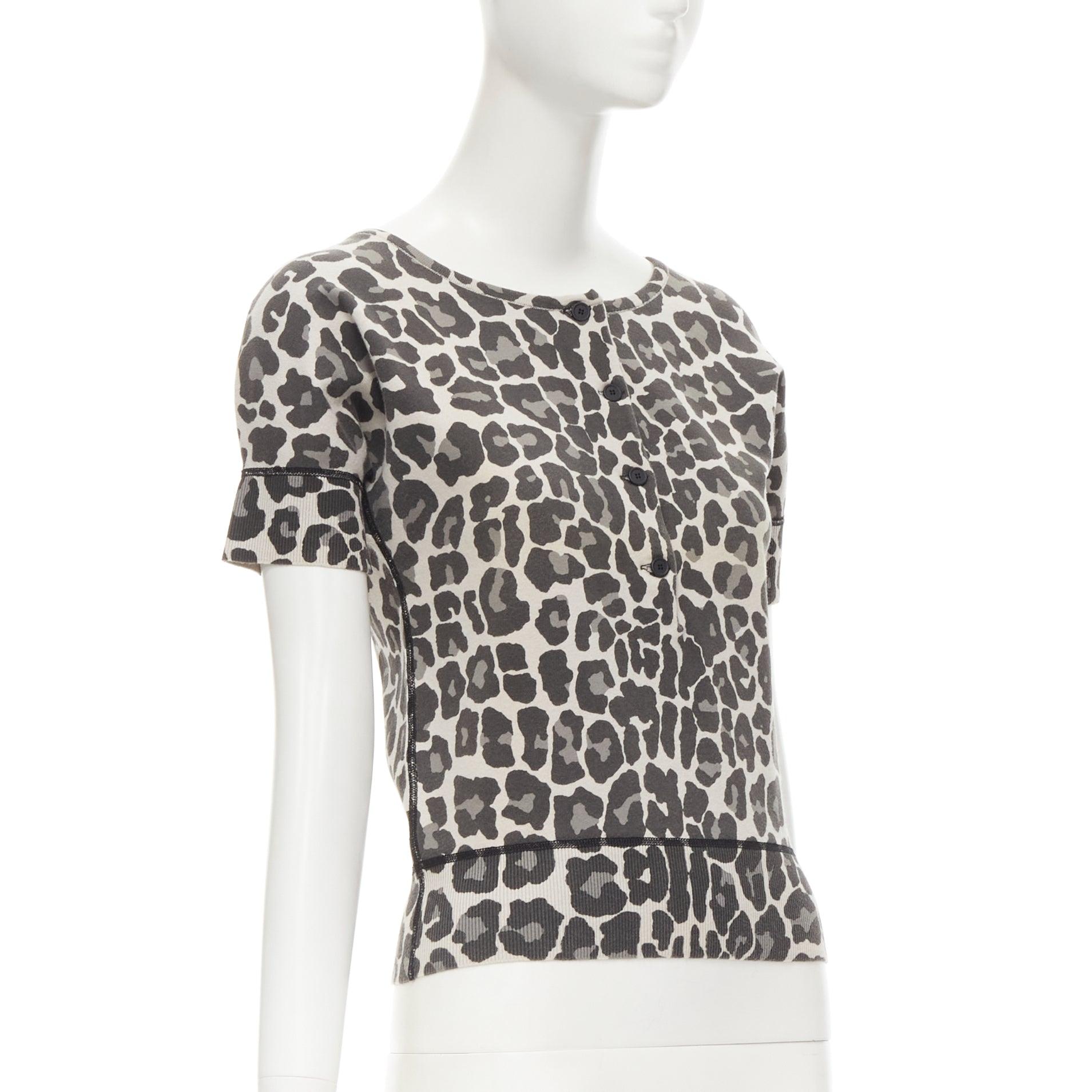 BOTTEGA VENETA Graues Oberteil aus Baumwollmischung mit Leopardenmuster und halber Knopfleiste IT38 XS im Angebot 3