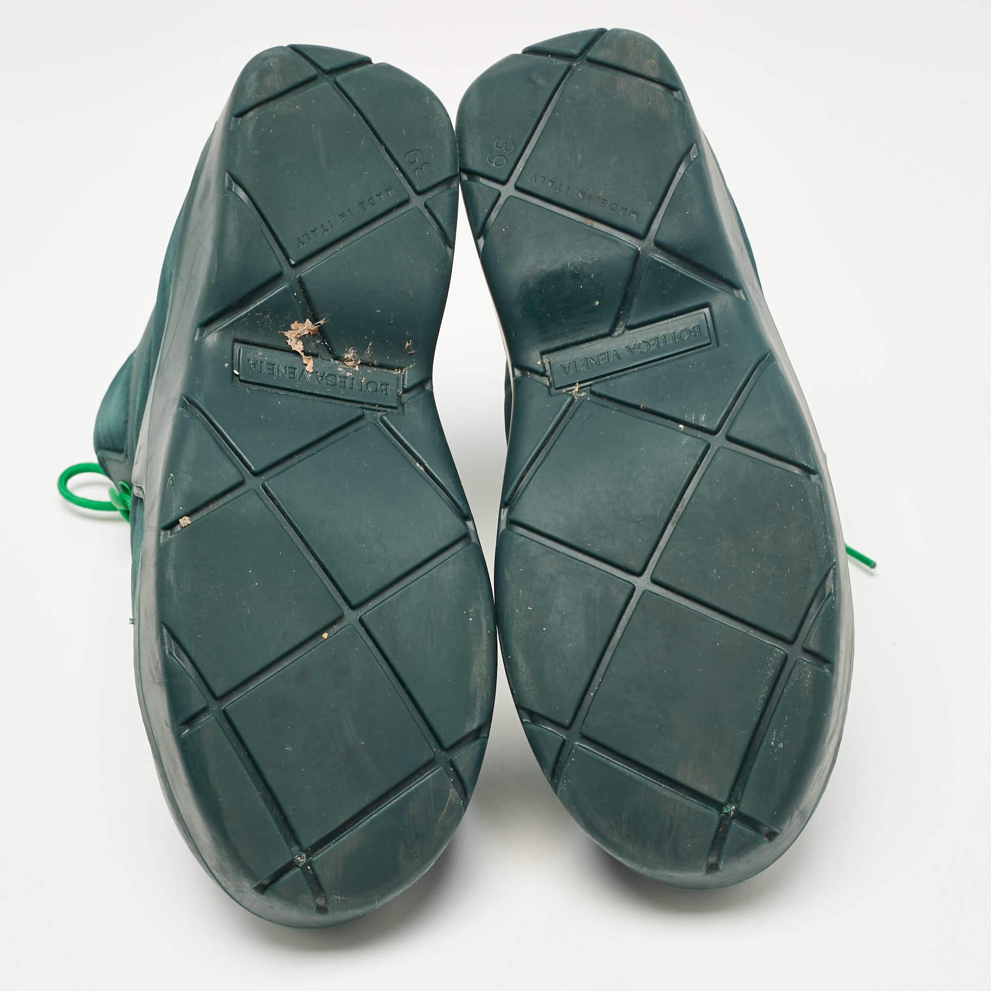 Bottega Veneta - Bombers de neige en nylon gris - Taille 39 en vente 1