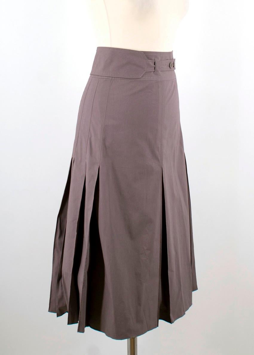 Bottega Veneta Grey Pleated Maxi Skirt

-Grey maxi skirt with box pleats
-Wrap style closure with strap
-Popper, zip and button closure 

Please note, these items are pre-owned and may show signs of being stored even when unworn and unused. This is