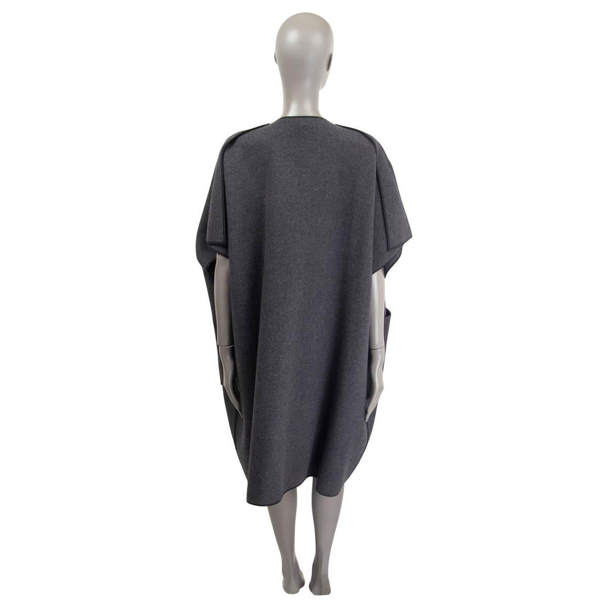 BOTTEGA VENETA graue BUCKLE SHORT SLEEVE CAPE Jacke aus Wolle & Angora 38 XS Damen im Angebot