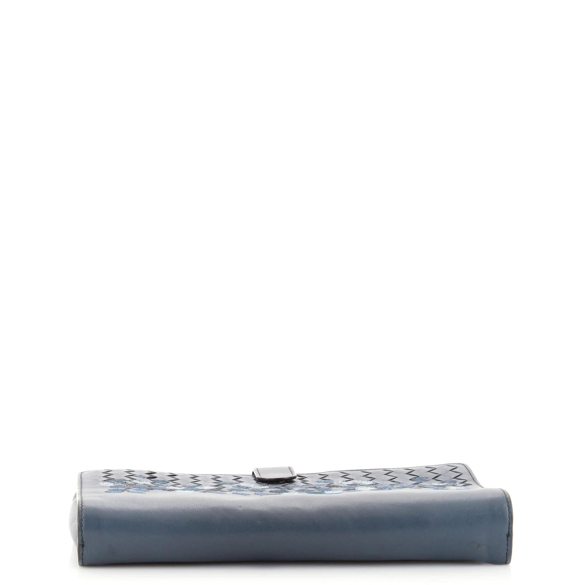 Kleine Clutch mit Henkel von Bottega Veneta, bestickt Intrecciato Nappa im Zustand „Gut“ in NY, NY