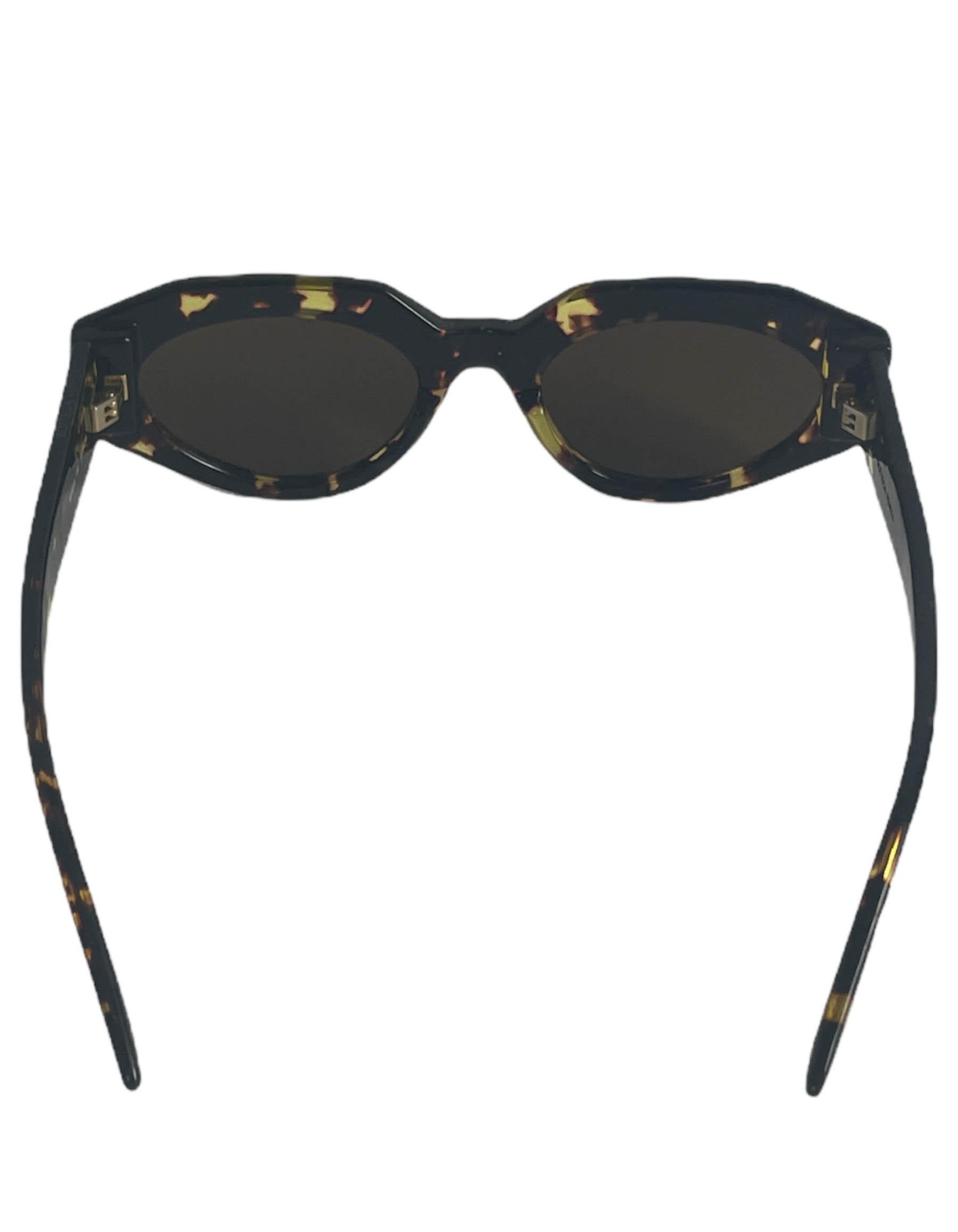 Bottega Veneta Havana Brown Tortoise Round Sunglasses In Excellent Condition In New York, NY