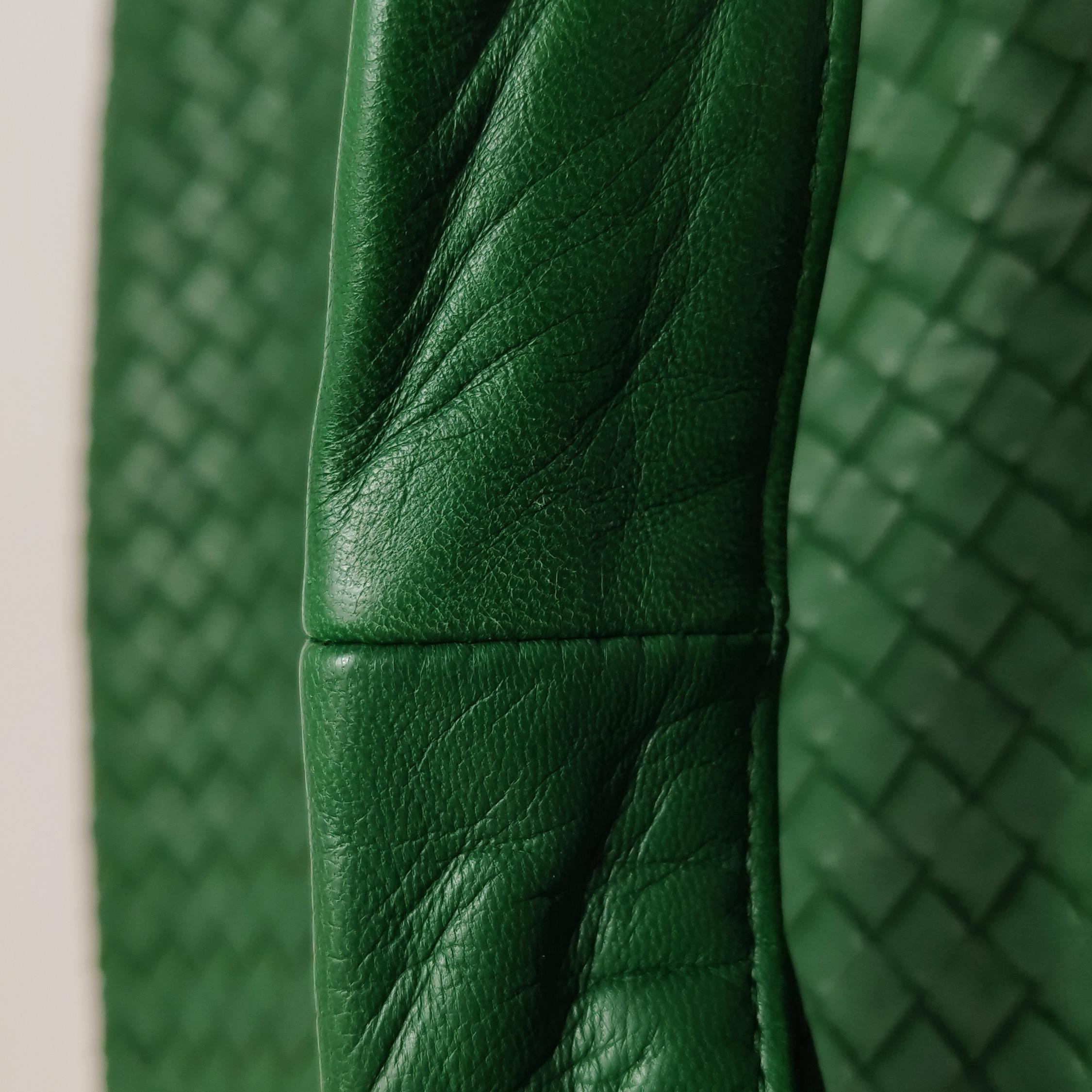 Bottega Veneta Hobo Tasche Lammfell Intrecciato Sittich Grün Mittel Groß 47cm im Angebot 7