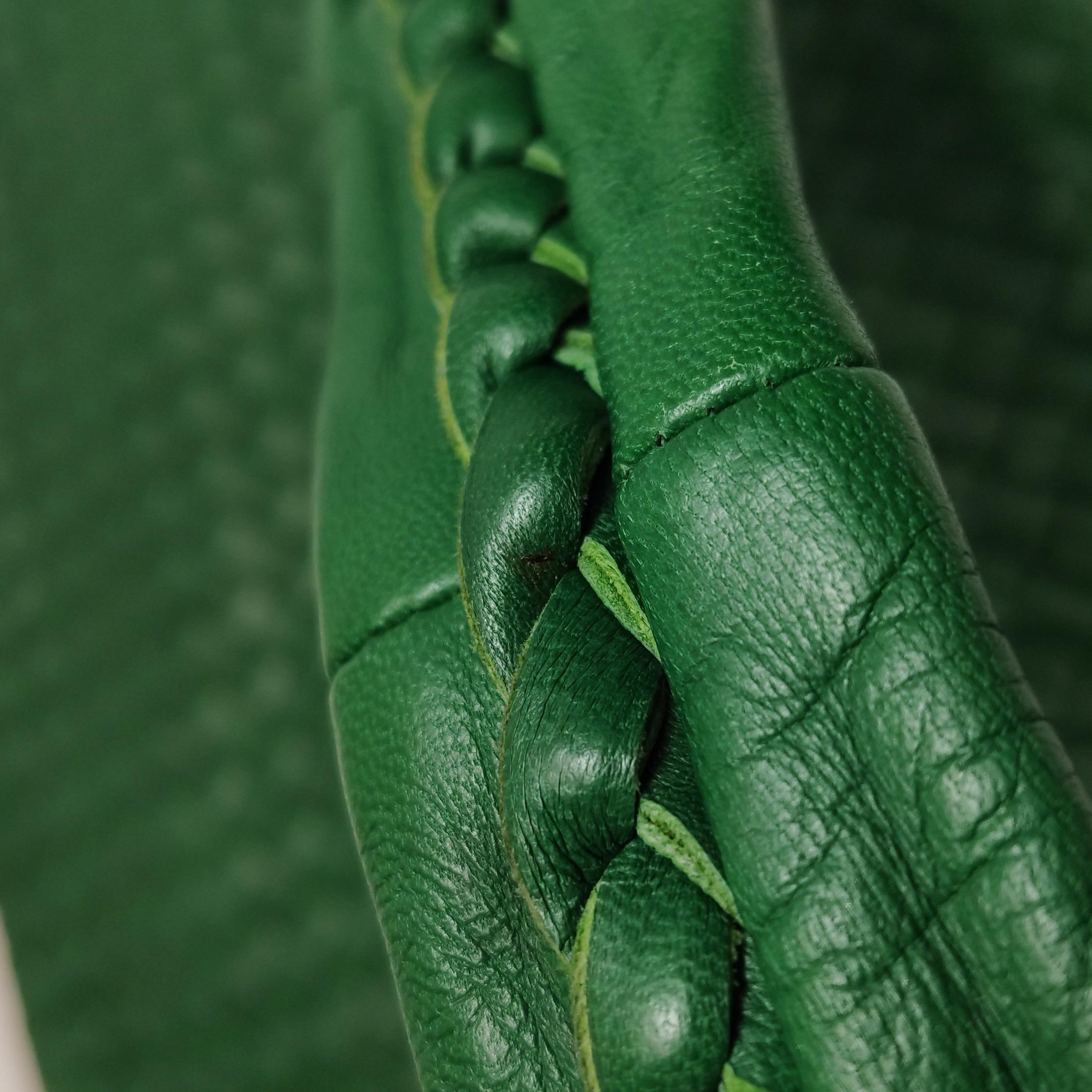 Bottega Veneta Hobo Tasche Lammfell Intrecciato Sittich Grün Mittel Groß 47cm im Angebot 8