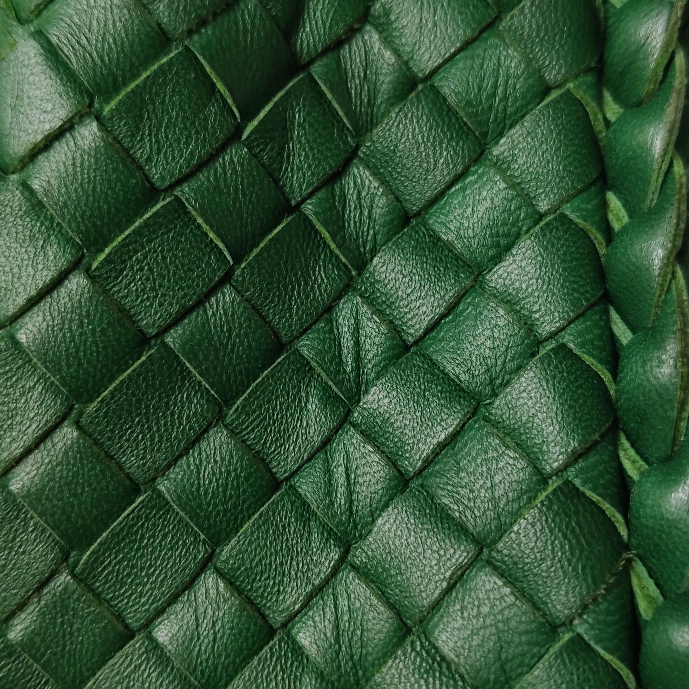 Bottega Veneta Hobo Tasche Lammfell Intrecciato Sittich Grün Mittel Groß 47cm im Angebot 11