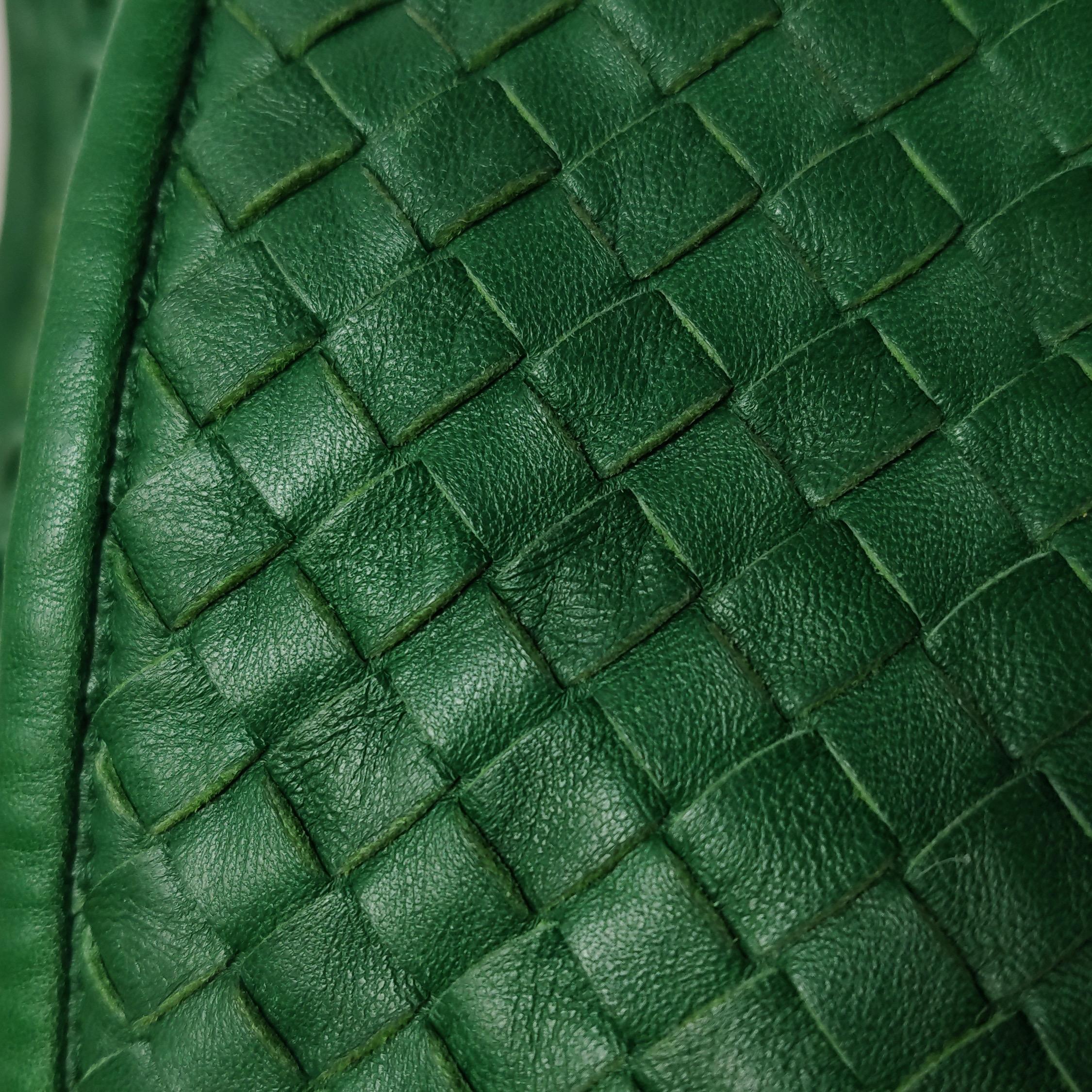 Bottega Veneta Hobo Tasche Lammfell Intrecciato Sittich Grün Mittel Groß 47cm im Angebot 12