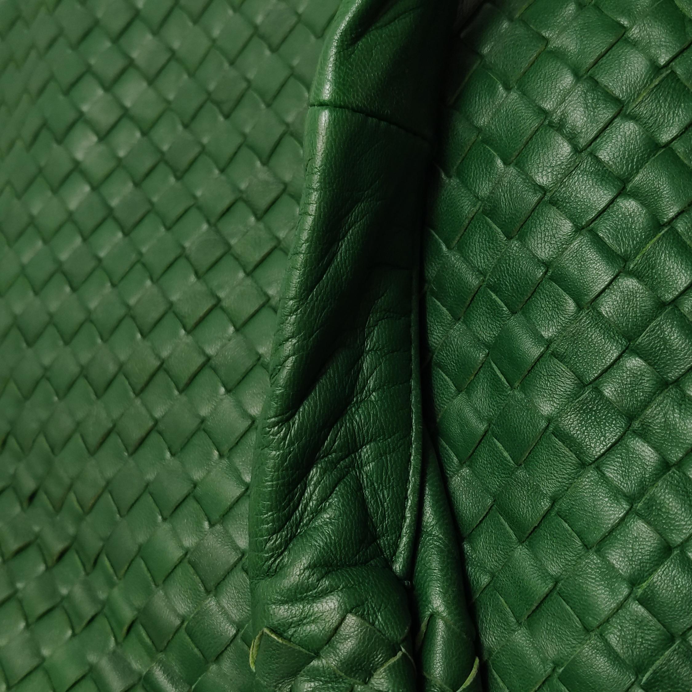 Bottega Veneta Hobo Tasche Lammfell Intrecciato Sittich Grün Mittel Groß 47cm im Angebot 13
