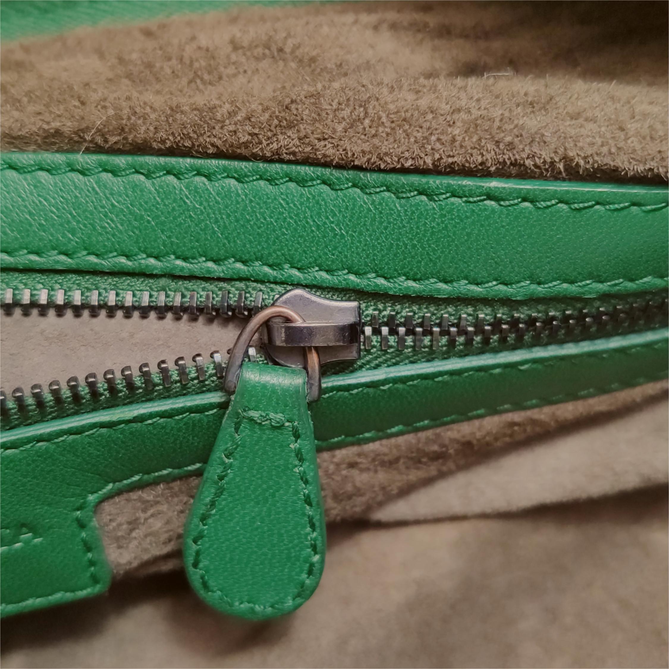 Bottega Veneta Hobo Tasche Lammfell Intrecciato Sittich Grün Mittel Groß 47cm im Angebot 14
