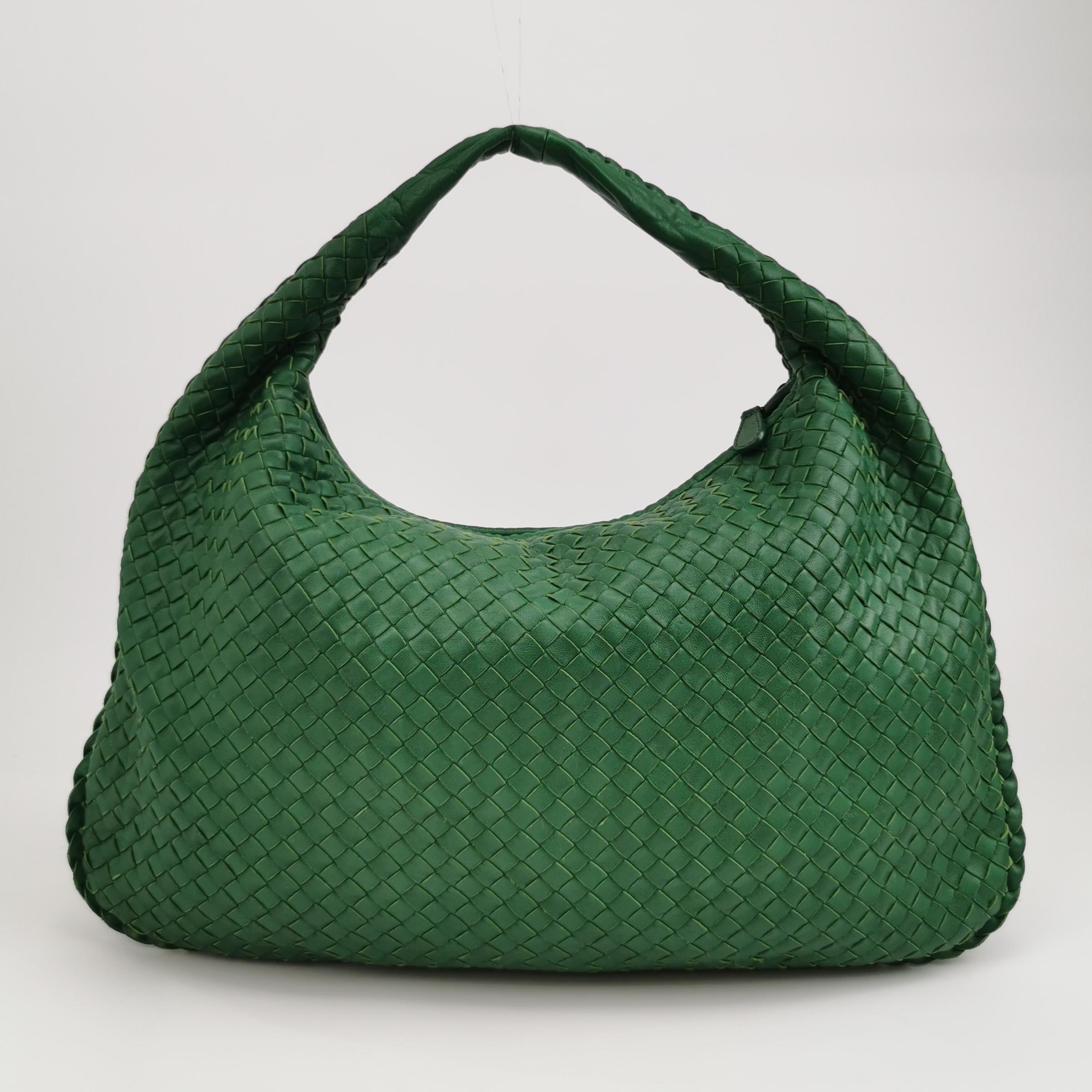 Bottega Veneta Hobo Tasche Lammfell Intrecciato Sittich Grün Mittel Groß 47cm Damen im Angebot