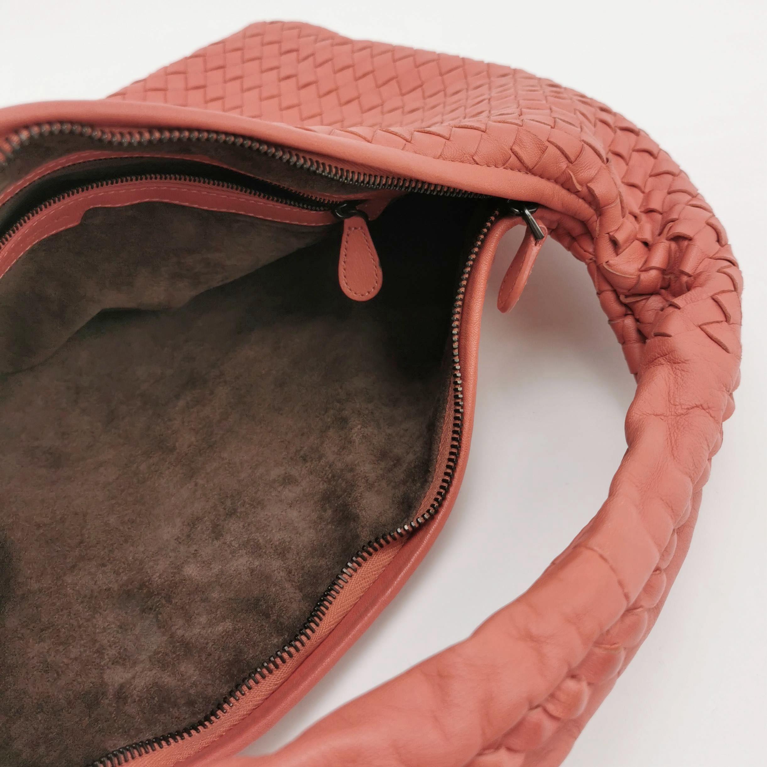 Bottega Veneta Hobo Borsa in pelle di agnello Intrecciato Rosa Corallo Media Grande 47cm in vendita 6
