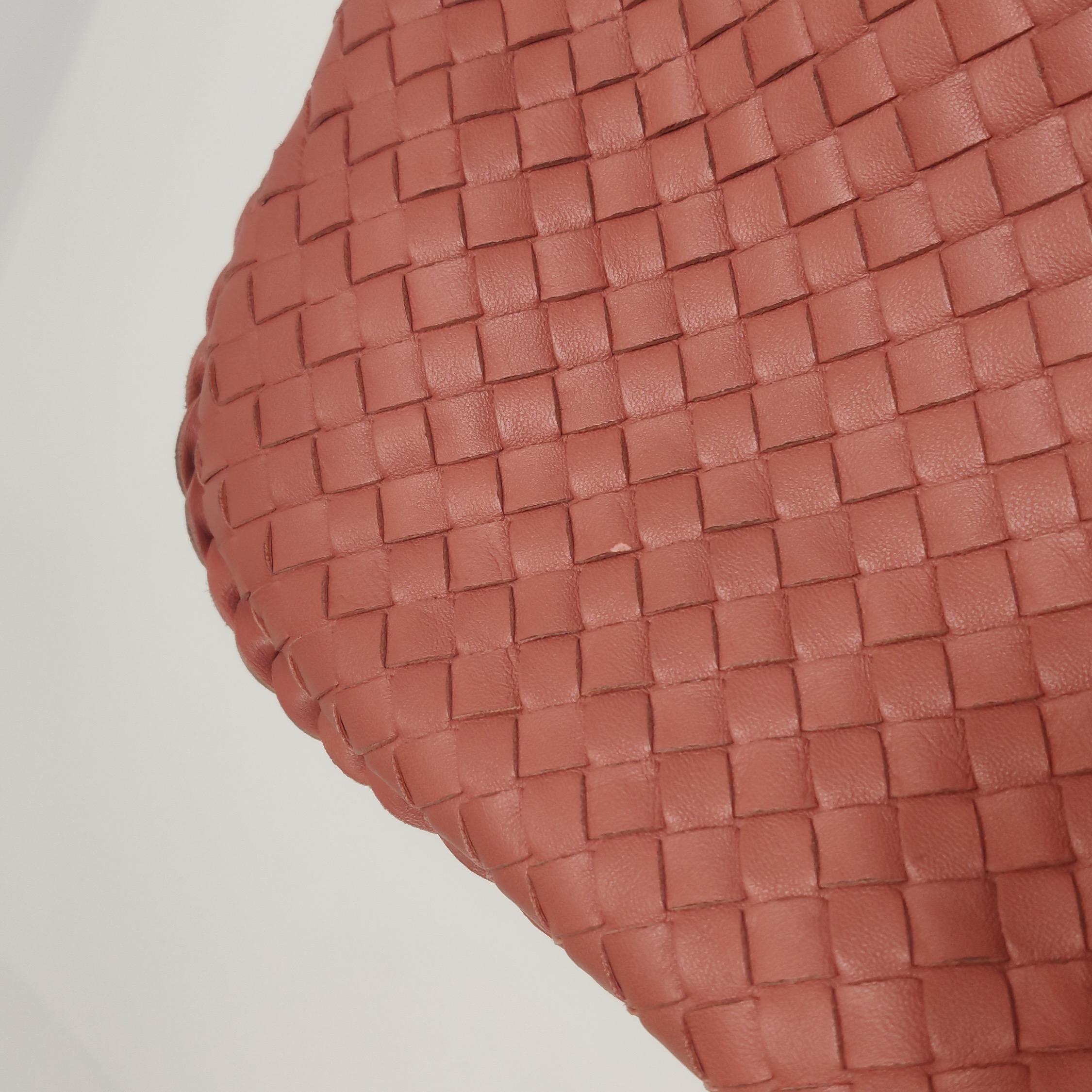 Bottega Veneta Hobo Borsa in pelle di agnello Intrecciato Rosa Corallo Media Grande 47cm in vendita 8