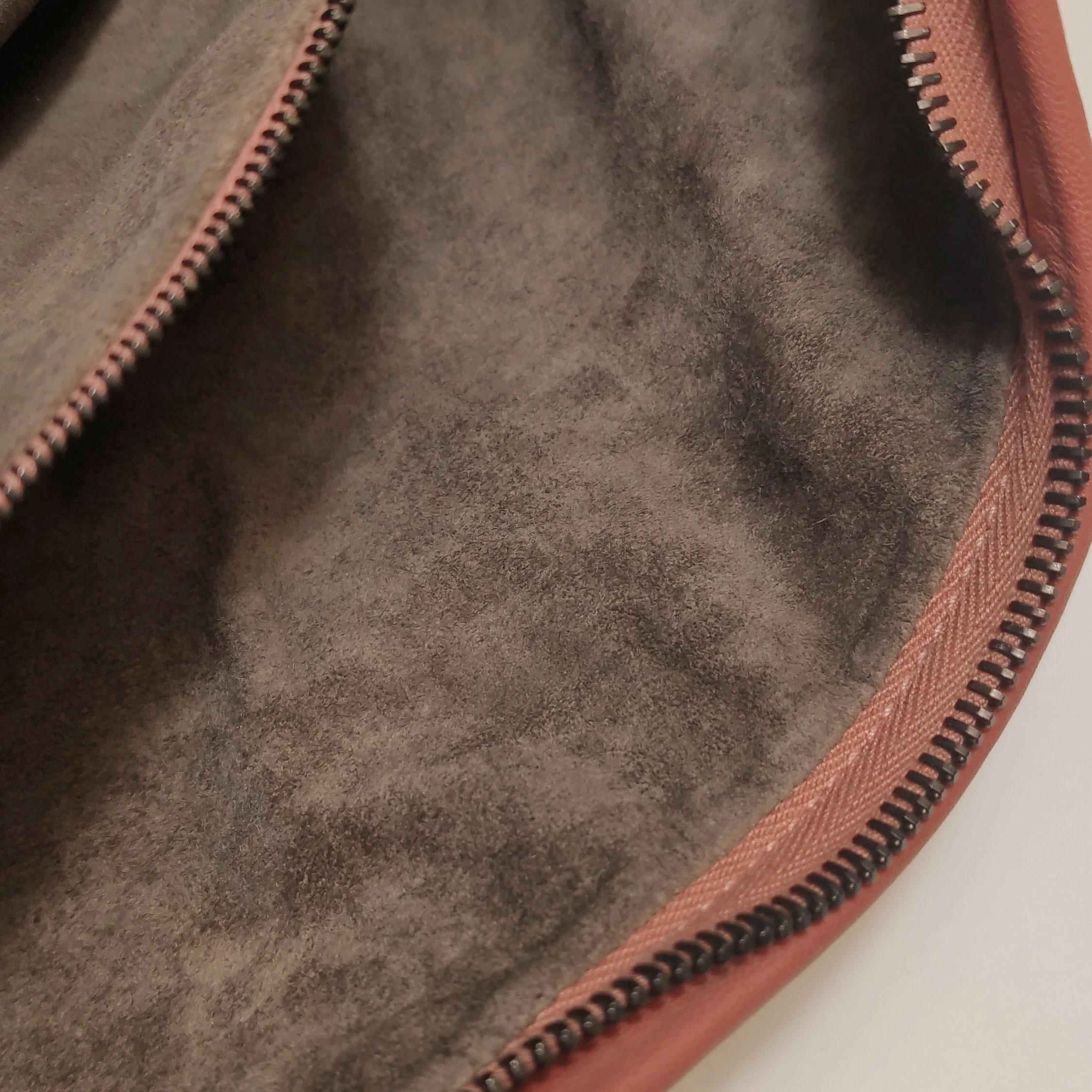 Bottega Veneta Hobo Borsa in pelle di agnello Intrecciato Rosa Corallo Media Grande 47cm in vendita 3