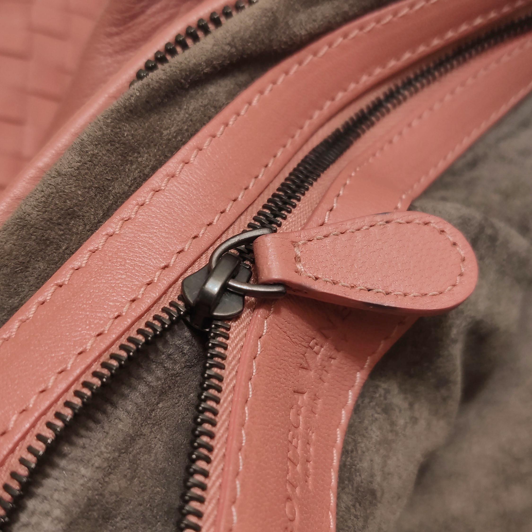 Bottega Veneta Hobo Borsa in pelle di agnello Intrecciato Rosa Corallo Media Grande 47cm in vendita 4