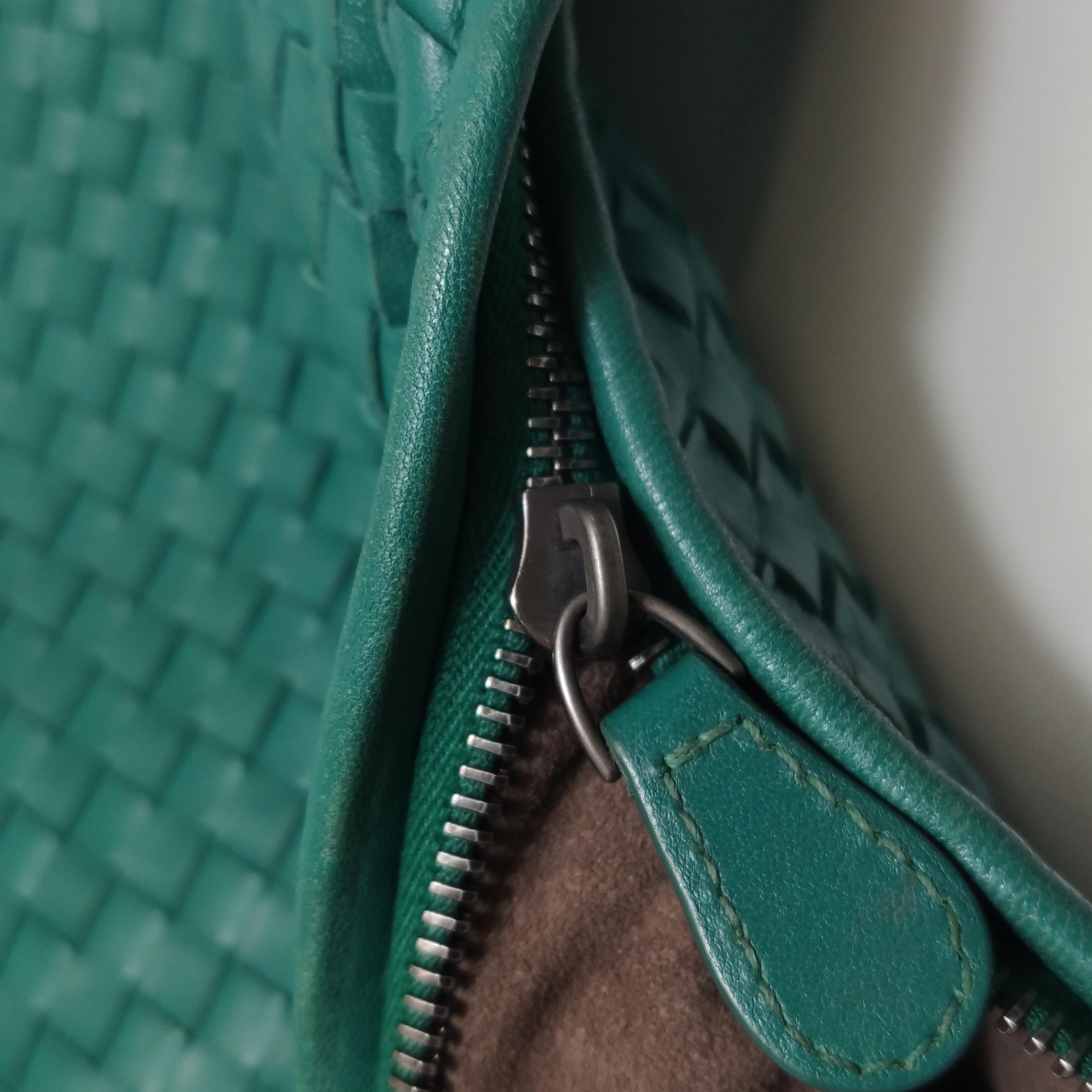 Bottega Veneta Hobo Bag Lambskin Intrecciato Teal Green Medium Large 47cm en vente 4