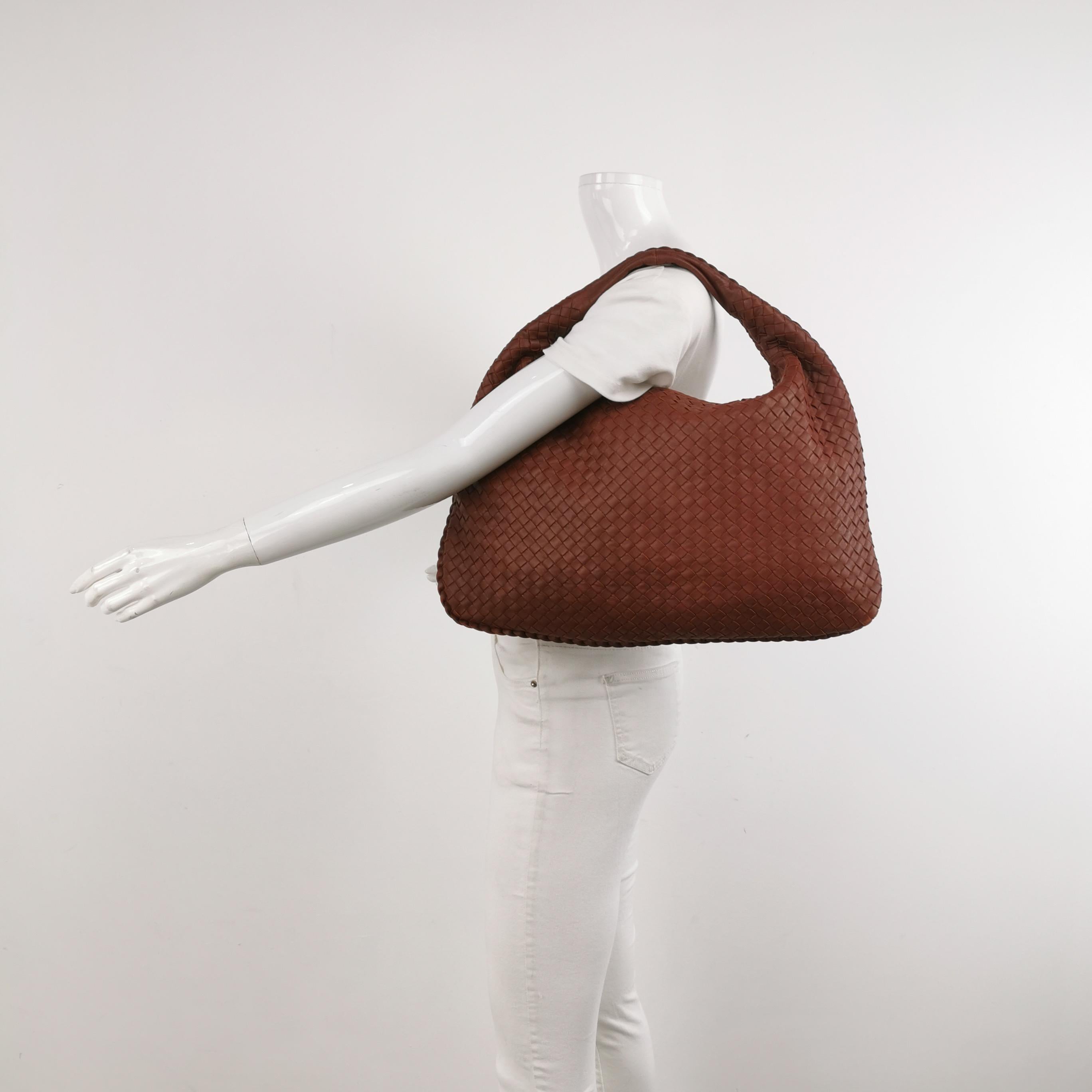 Experience ultimate luxury with this Bottega Veneta Hobo Bag Large in luxurious lambskin leather. Featuring the iconic Intrecciato weave, this bag offers ample space for all your essentials. Perfect for elevating your winter style with ease and
