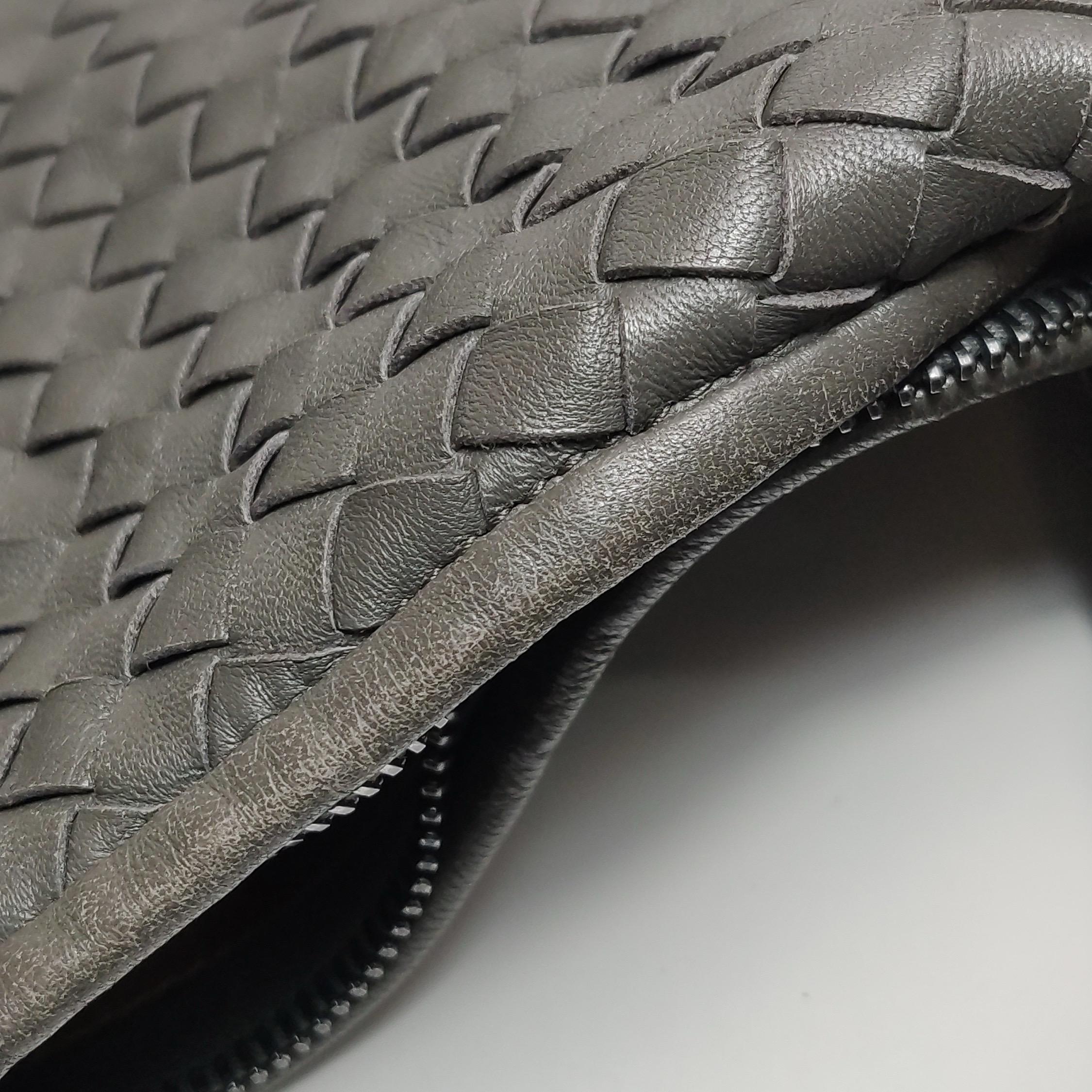 Bottega Veneta Hobo Tasche aus Lammfell und Leder in Dunkelgrau Groß 47cm im Angebot 9