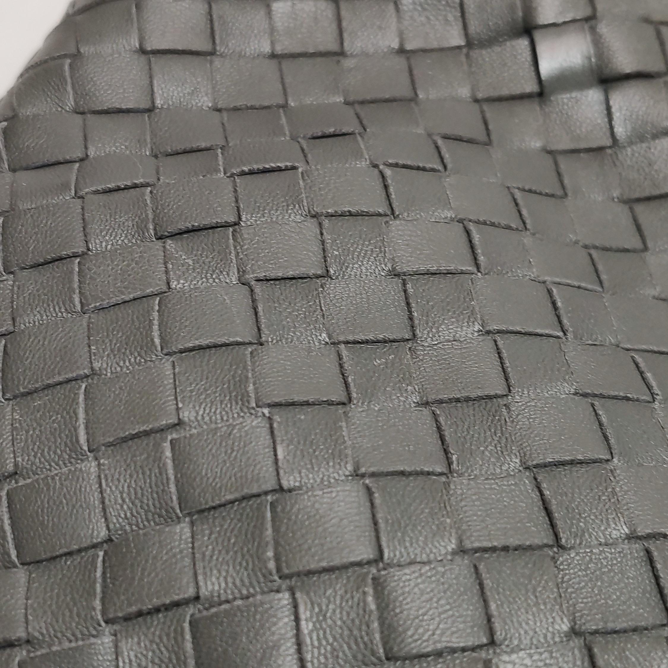 Bottega Veneta Hobo Tasche aus Lammfell und Leder in Dunkelgrau Groß 47cm im Angebot 10