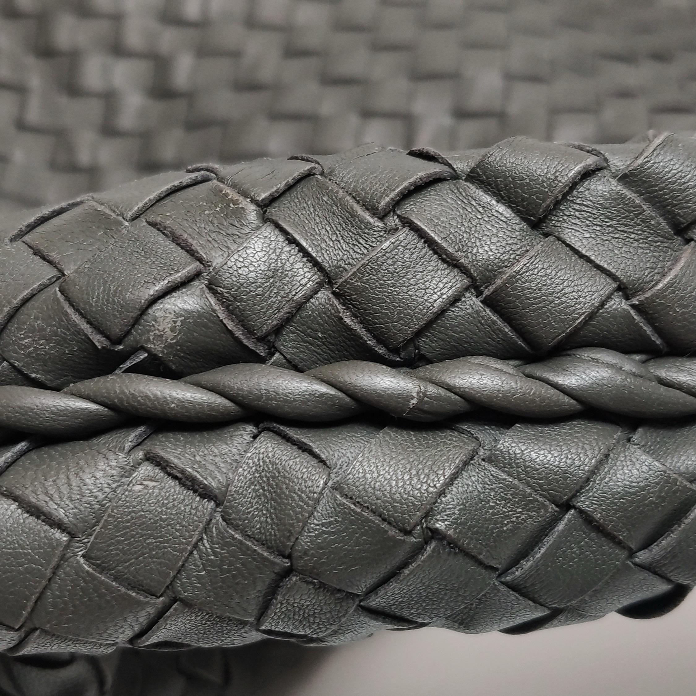 Bottega Veneta Hobo Tasche aus Lammfell und Leder in Dunkelgrau Groß 47cm im Angebot 12