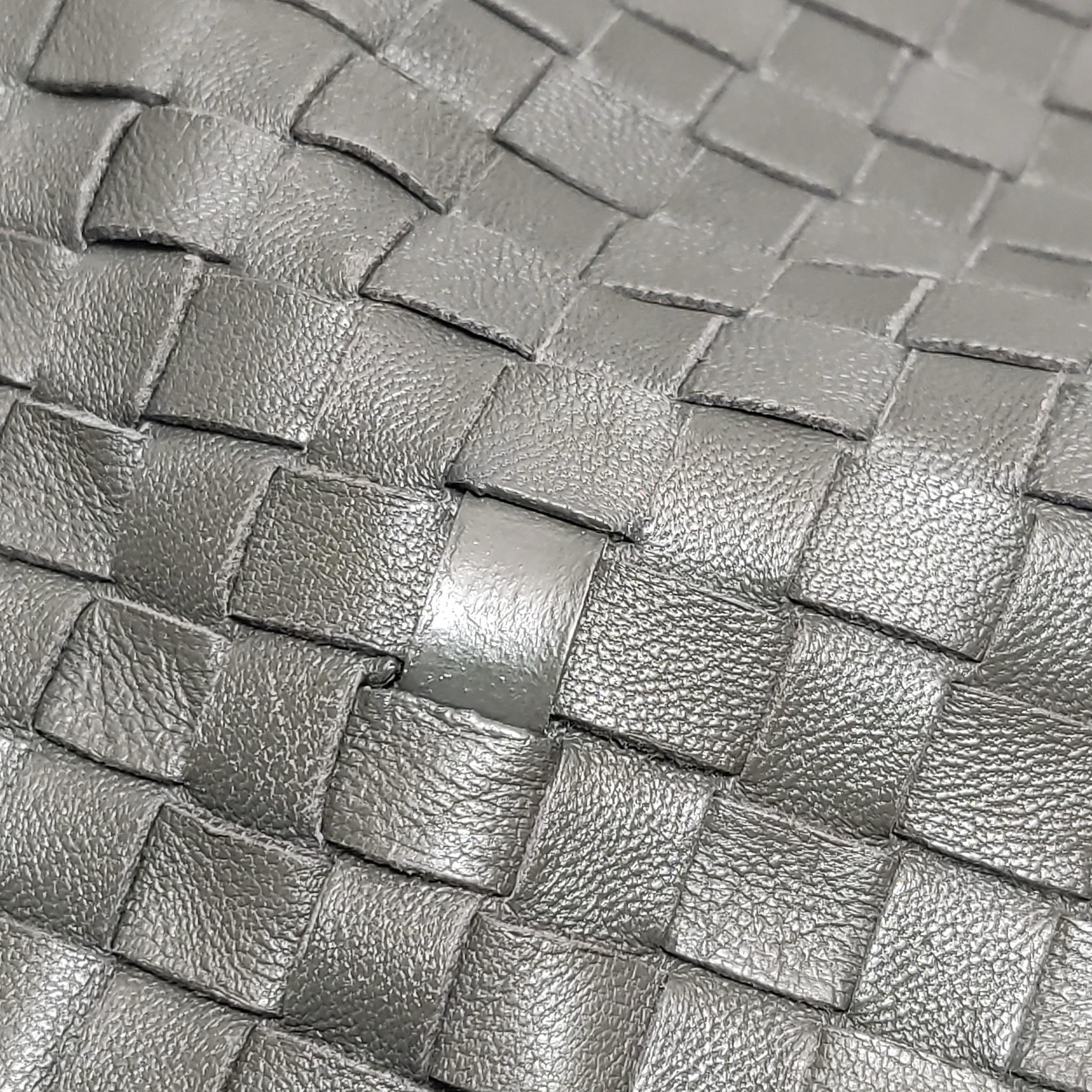 Bottega Veneta Hobo Tasche aus Lammfell und Leder in Dunkelgrau Groß 47cm im Angebot 13