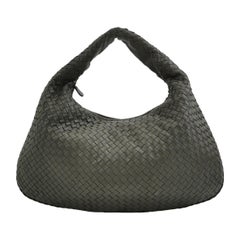 Sac hobo Bottega Veneta en cuir d
agneau gris foncé grand format 47 cm