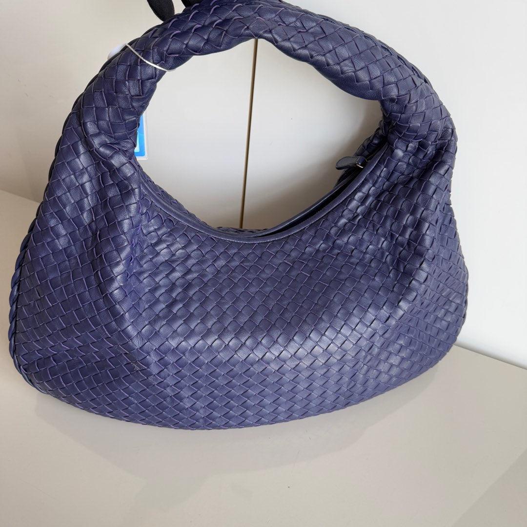 Bottega Veneta Hobo Bag Lambskin leather Dark Navy Medium 47cm
 These are professional photos of the actual bag.
 Experience ultimate luxury with this Bottega Veneta Hobo Bag Large in lambskin leather. Featuring the iconic Intrecciato weave, this