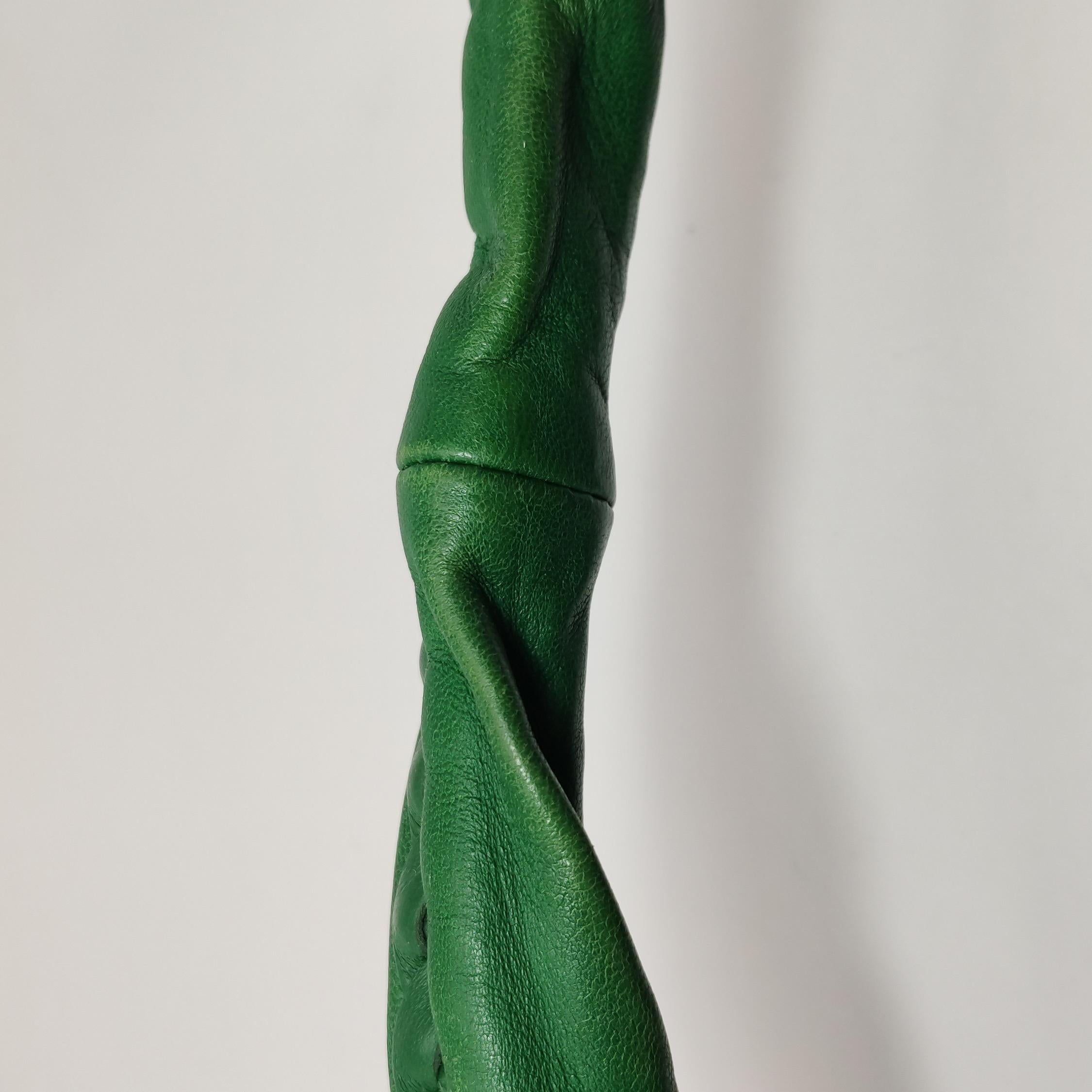 Sac hobo Bottega Veneta en cuir d'agneau vert 40 cm en vente 6
