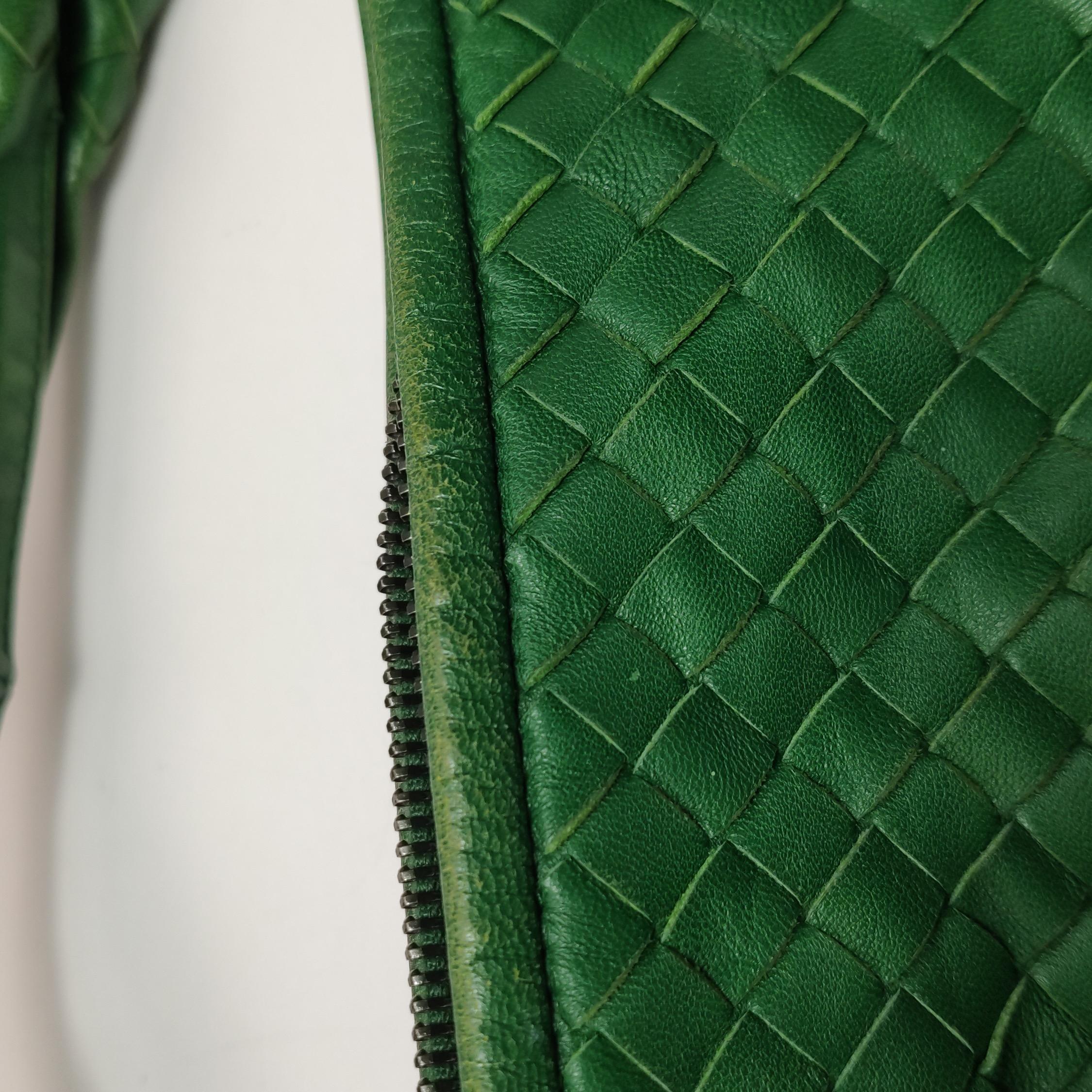 Sac hobo Bottega Veneta en cuir d'agneau vert 40 cm en vente 9
