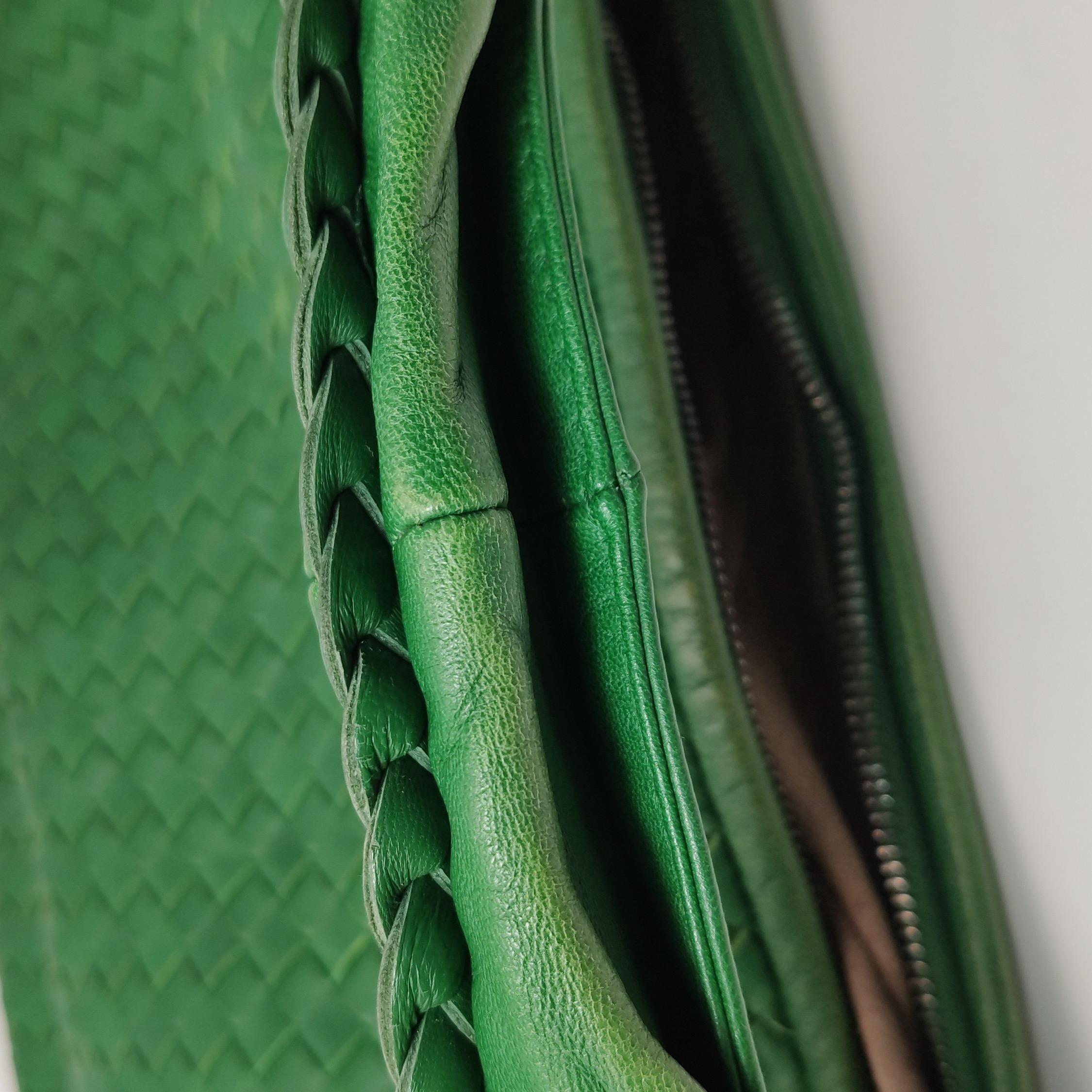 Sac hobo Bottega Veneta en cuir d'agneau vert 40 cm en vente 10