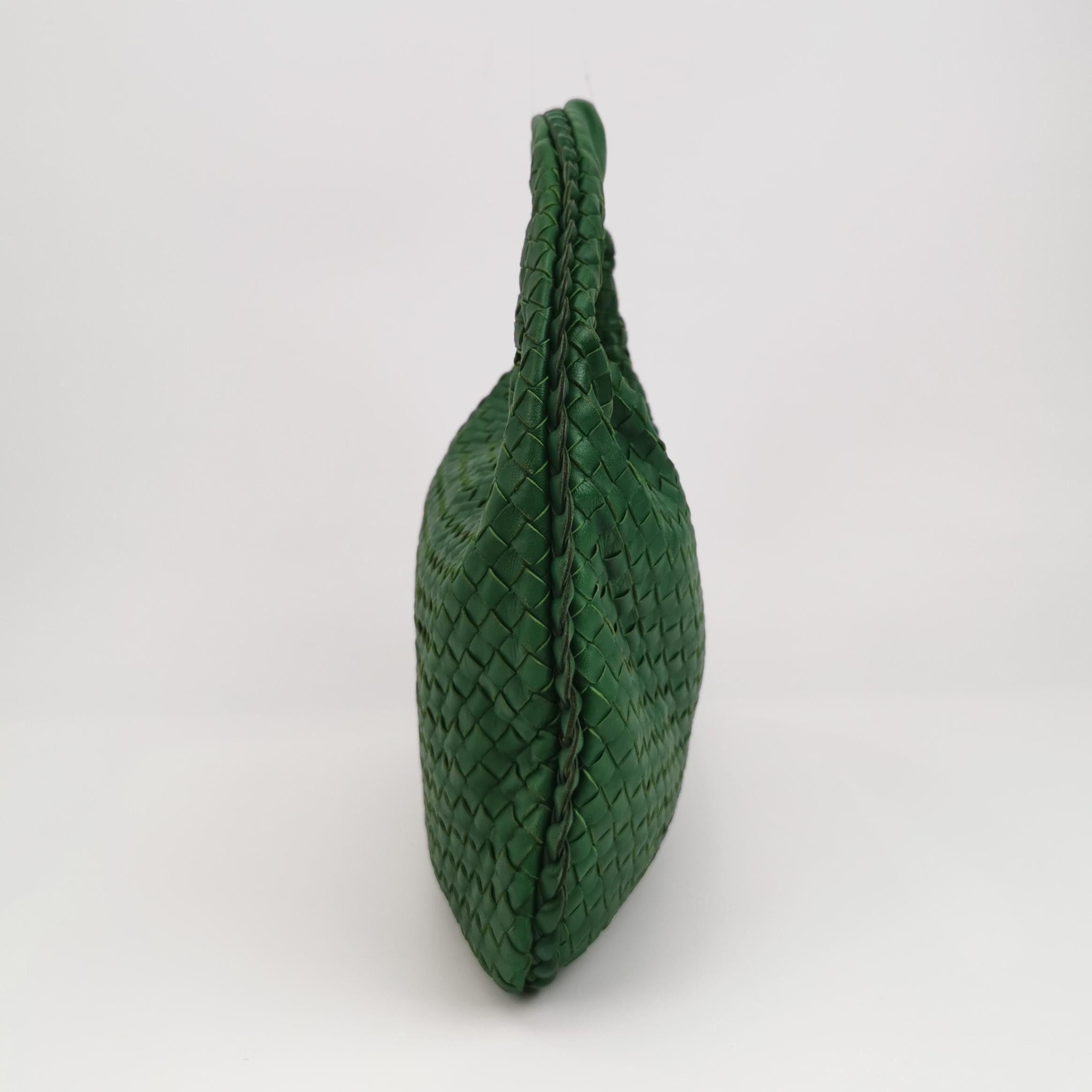 Noir Sac hobo Bottega Veneta en cuir d'agneau vert 40 cm en vente