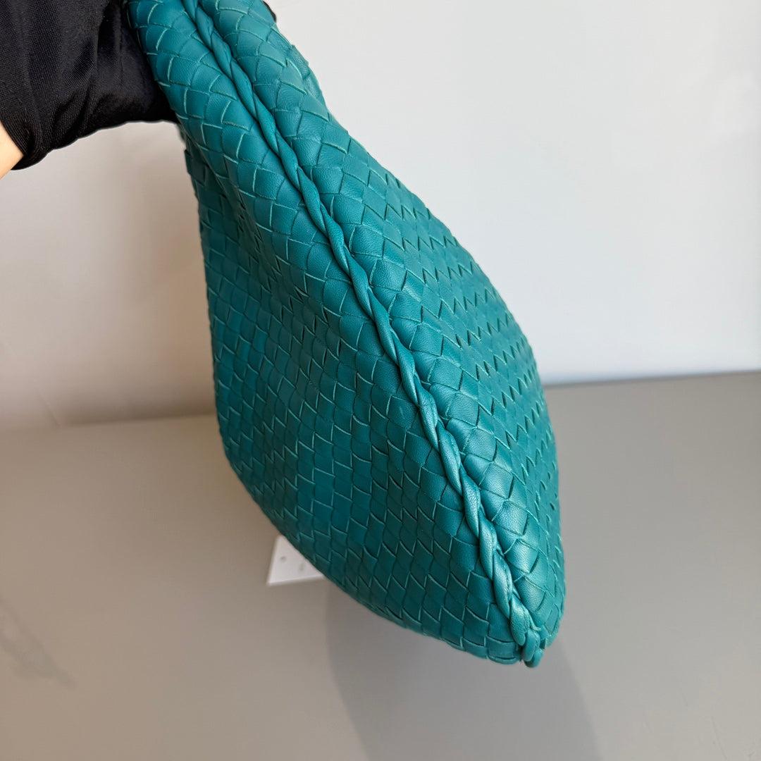 Bottega Veneta Hobo Bag Lambskin leather Green 47cm In Excellent Condition For Sale In AUBERVILLIERS, FR