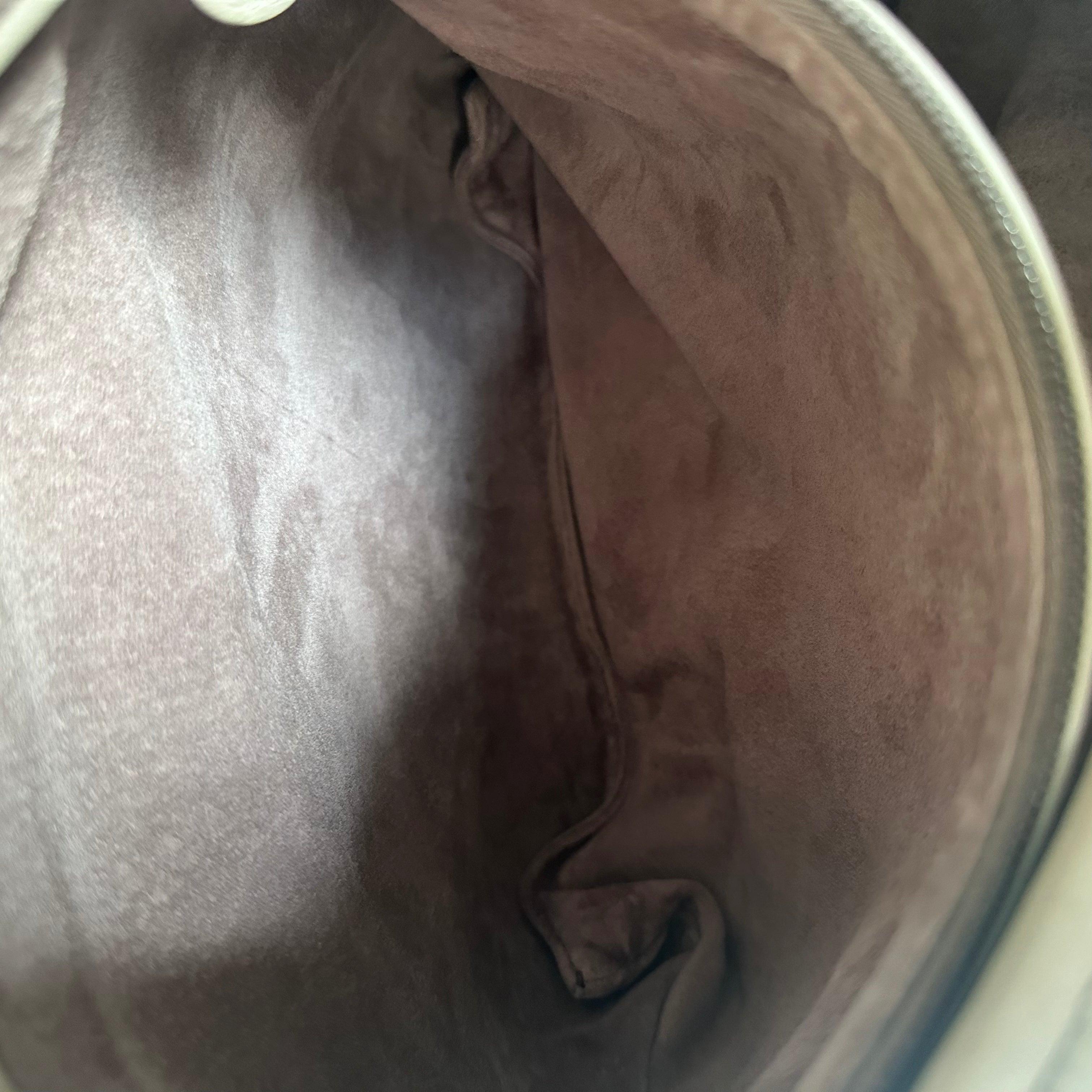 Bottega Veneta Hobo Bag Lambskin leather Light Grey Large 47cm For Sale 10