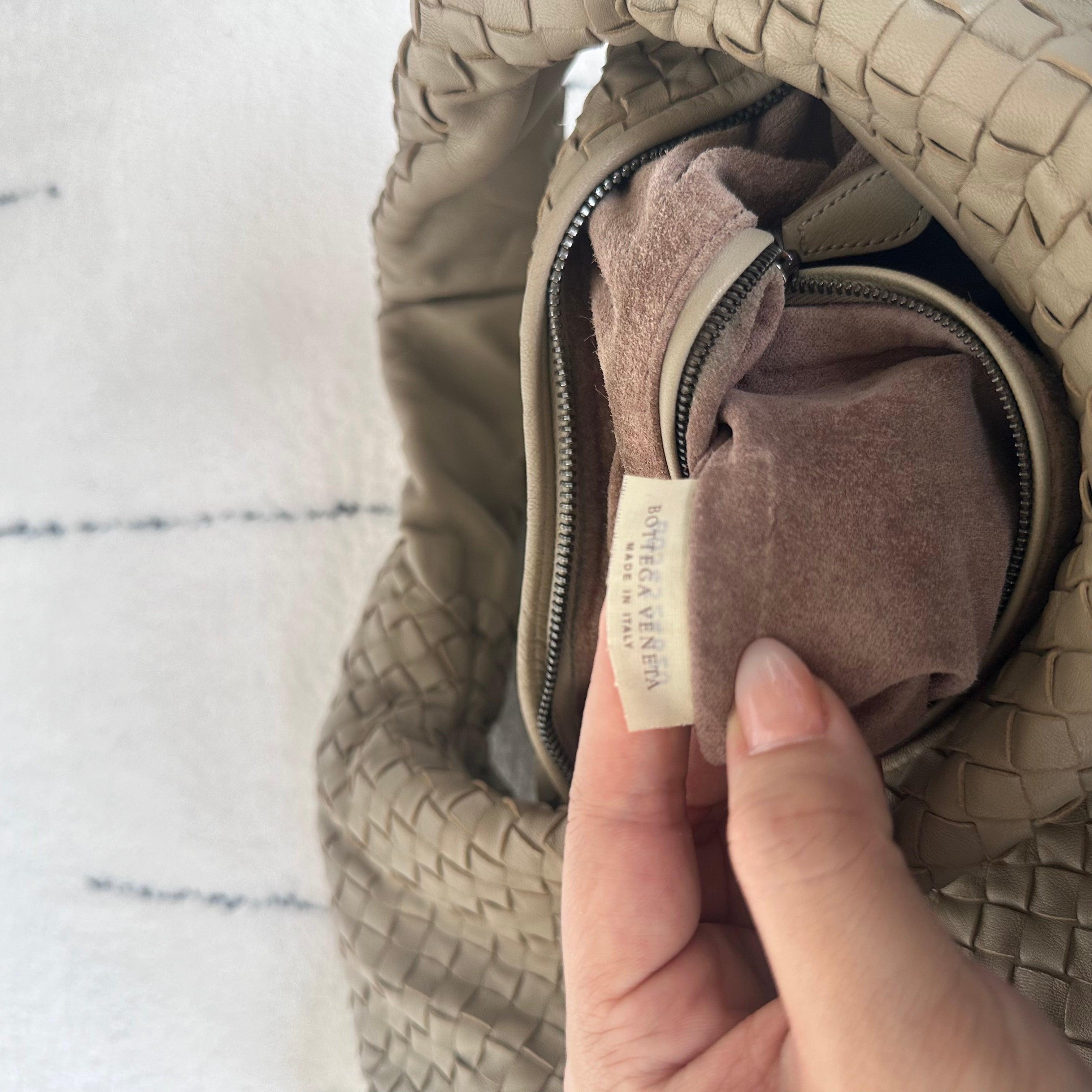 Bottega Veneta Hobo Bag Lambskin leather Light Grey Large 47cm For Sale 11