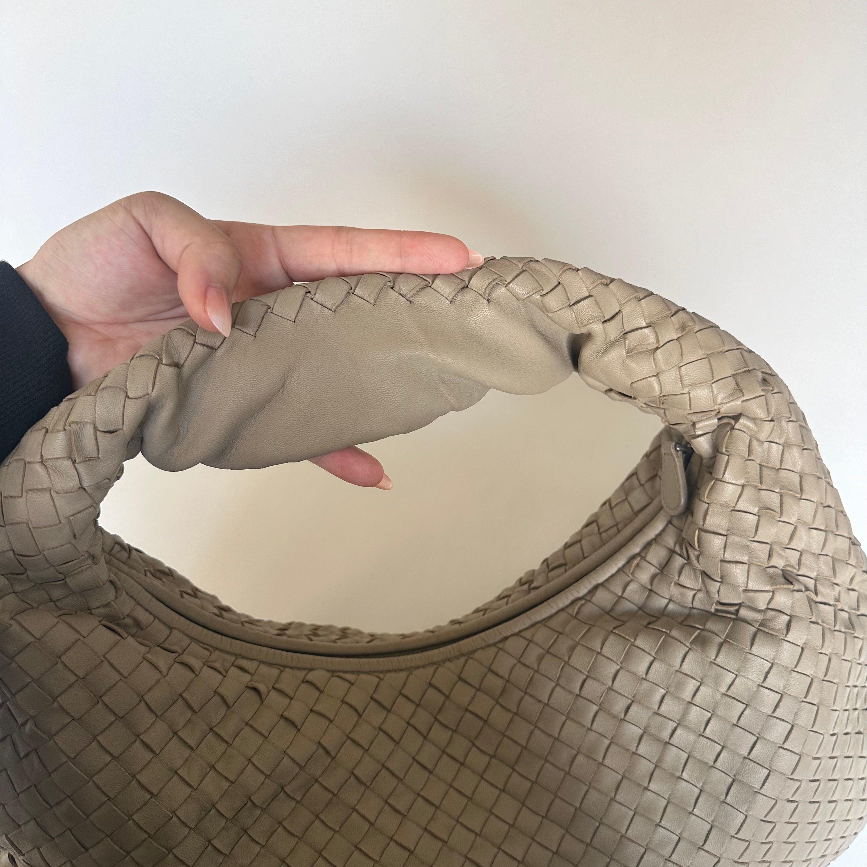 Bottega Veneta Hobo Bag Lambskin leather Light Grey Large 47cm For Sale 4