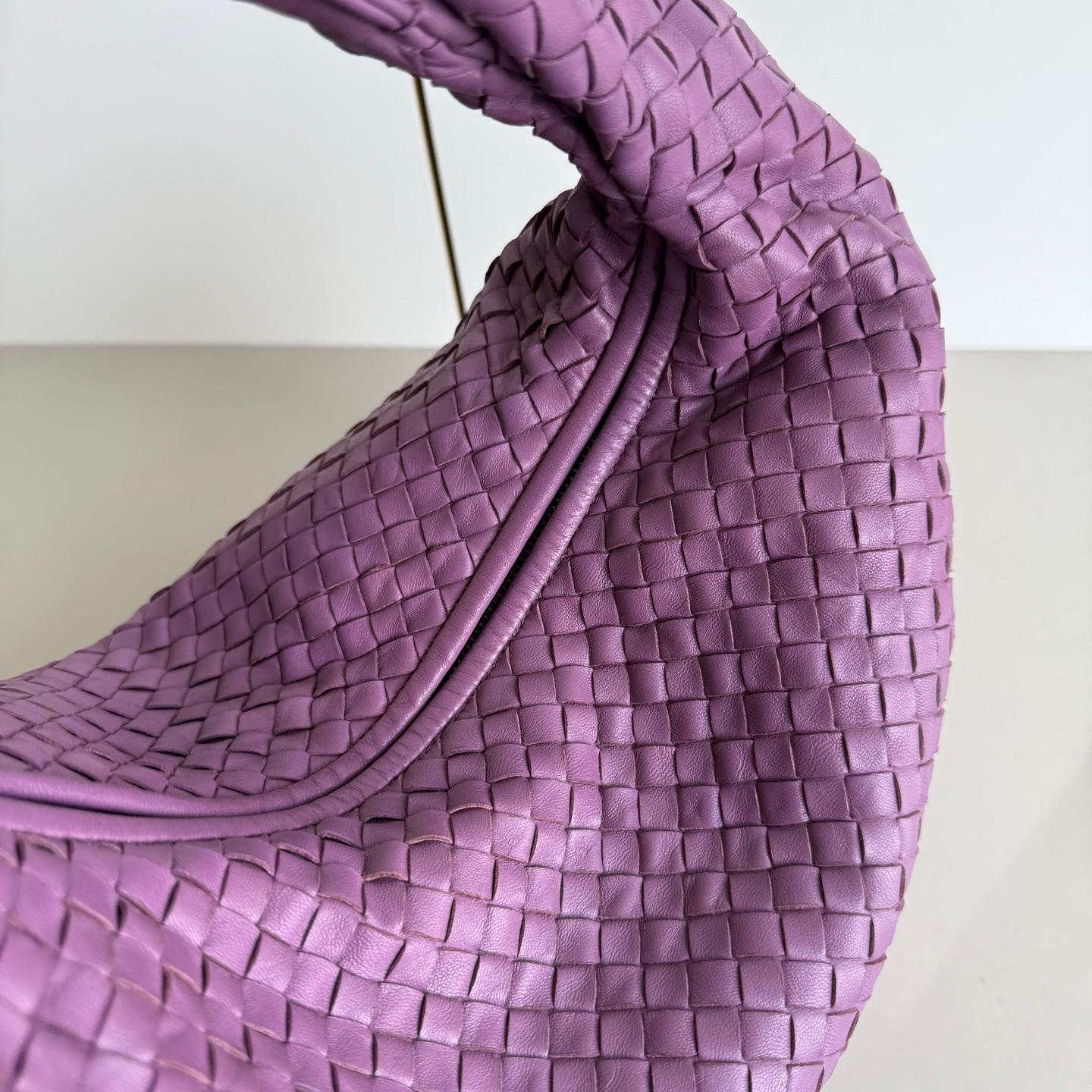 Bottega Veneta Bolso Hobo Piel de cordero Lila Lavanda Púrpura Mediano 47cm en venta 6
