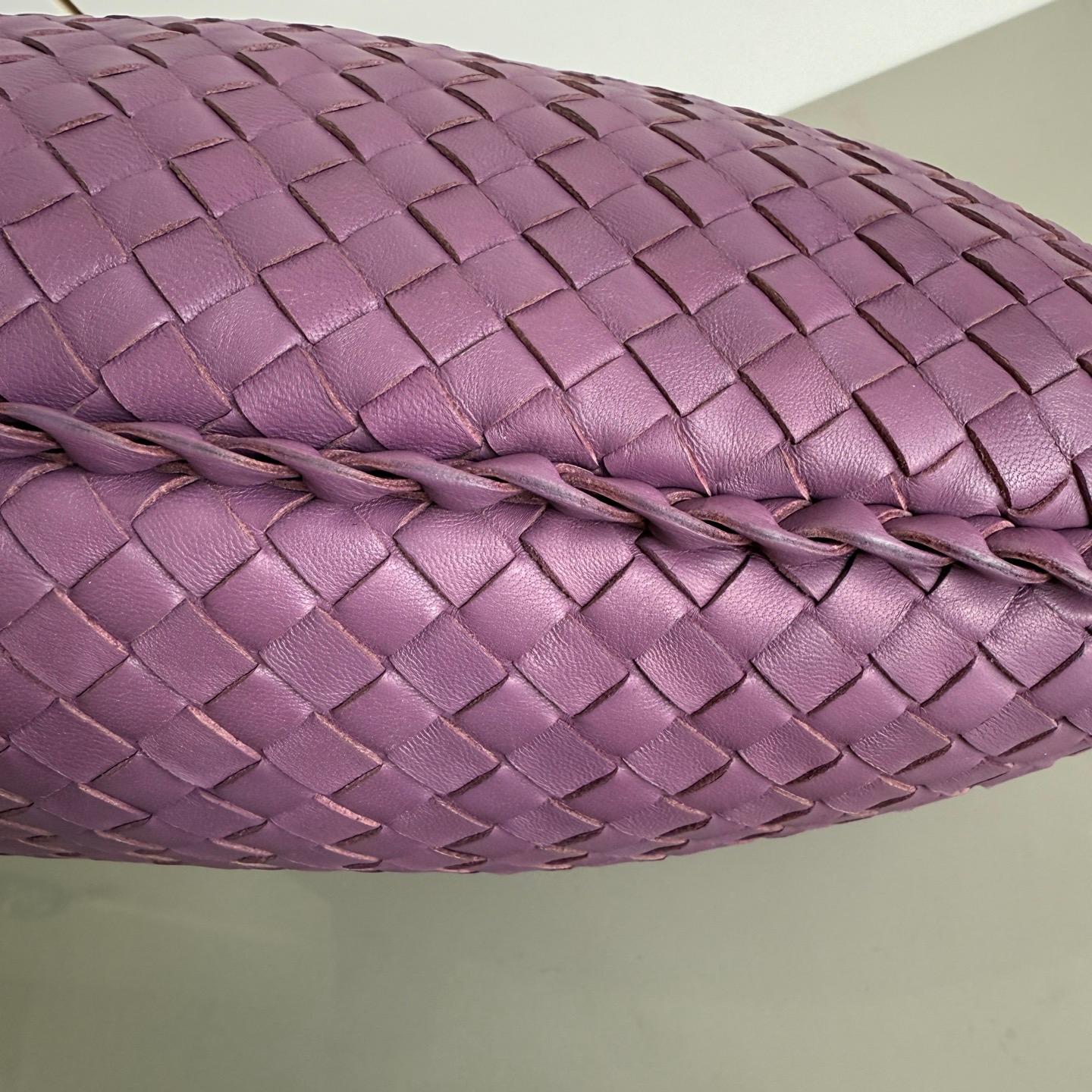 Bottega Veneta Bolso Hobo Piel de cordero Lila Lavanda Púrpura Mediano 47cm en venta 7