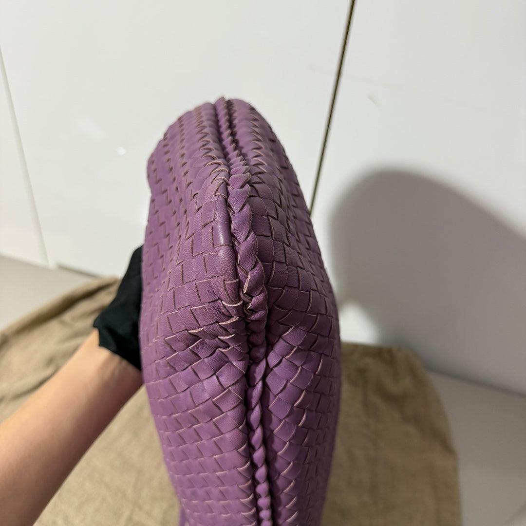 Bottega Veneta Hobo Bag Lambskin leather Lilac Lavender Purple Medium 47cm In Excellent Condition In AUBERVILLIERS, FR