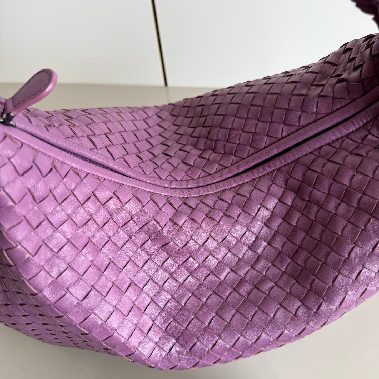 Bottega Veneta Bolso Hobo Piel de cordero Lila Lavanda Púrpura Mediano 47cm en venta 1
