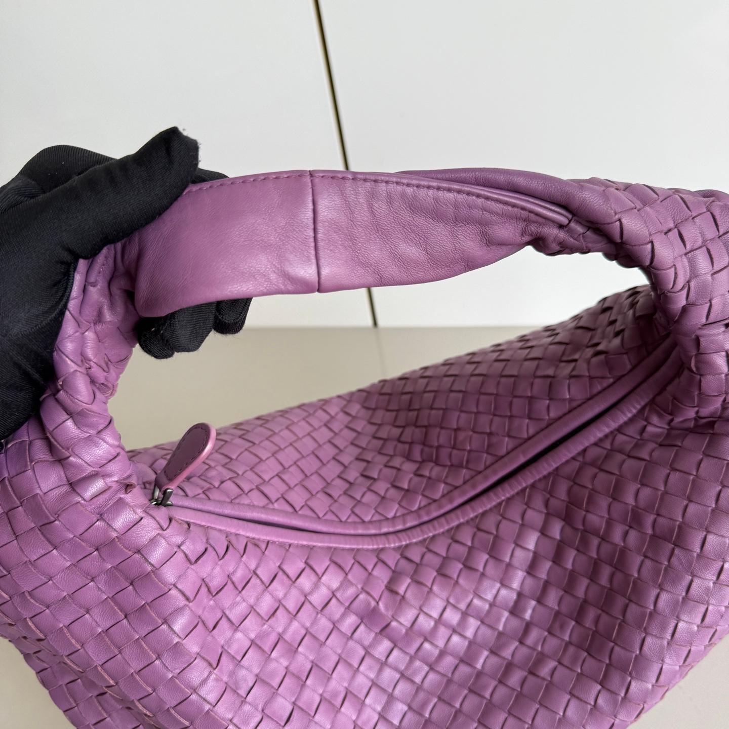 Bottega Veneta Bolso Hobo Piel de cordero Lila Lavanda Púrpura Mediano 47cm en venta 2